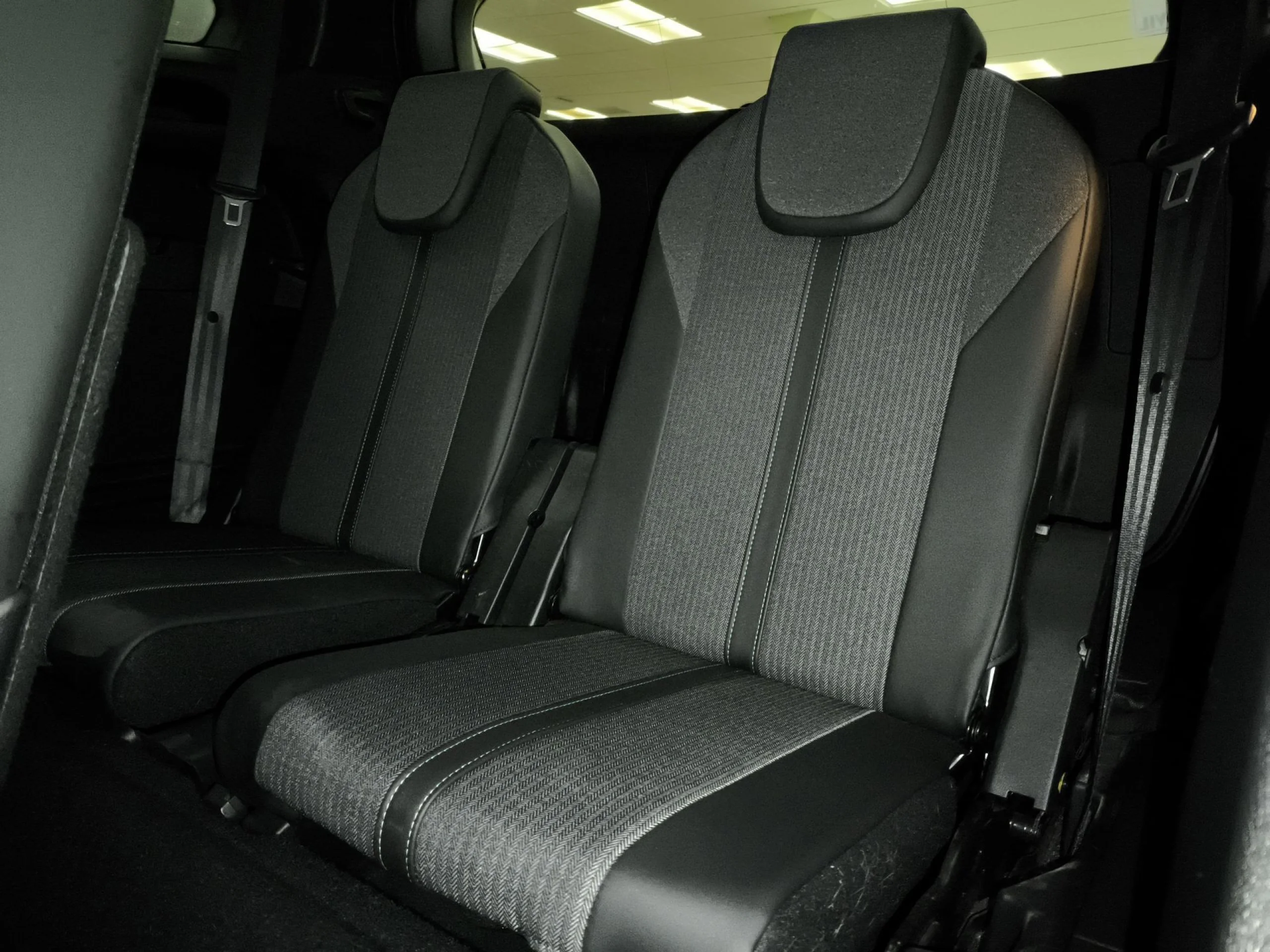 Peugeot 5008 PureTech 130 SANDS Allure Pack EAT8 96 kW (130 CV) - Foto 28