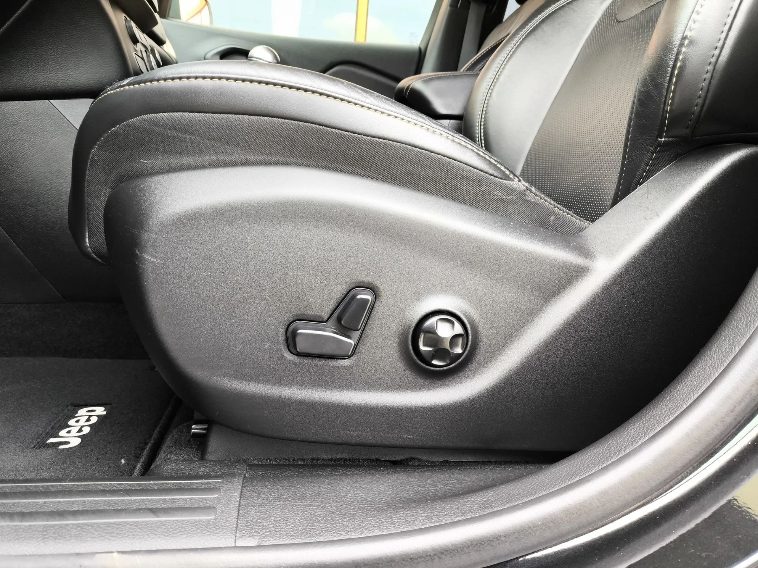 Jeep Cherokee 2.0 CRD Limited 4x2 103 kW (140 CV) - Foto 9
