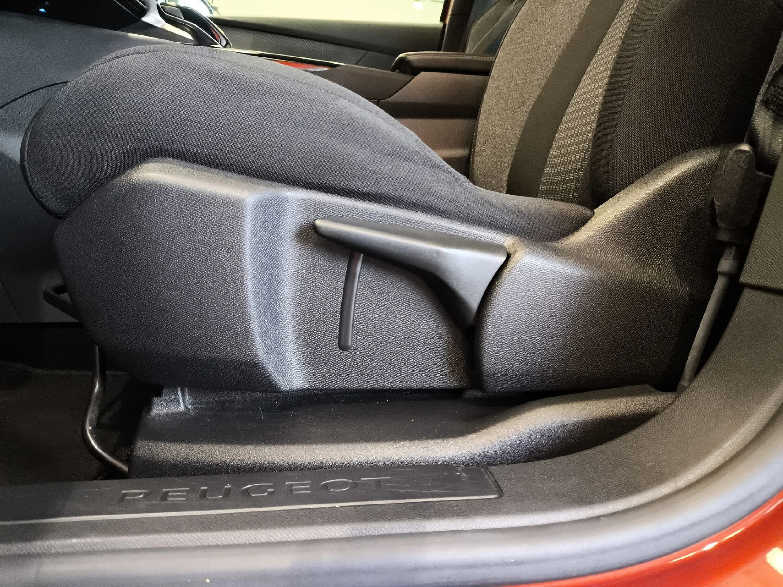 Peugeot 5008 PureTech 130 SANDS Active Pack EAT8 96 kW (130 CV) - Foto 9