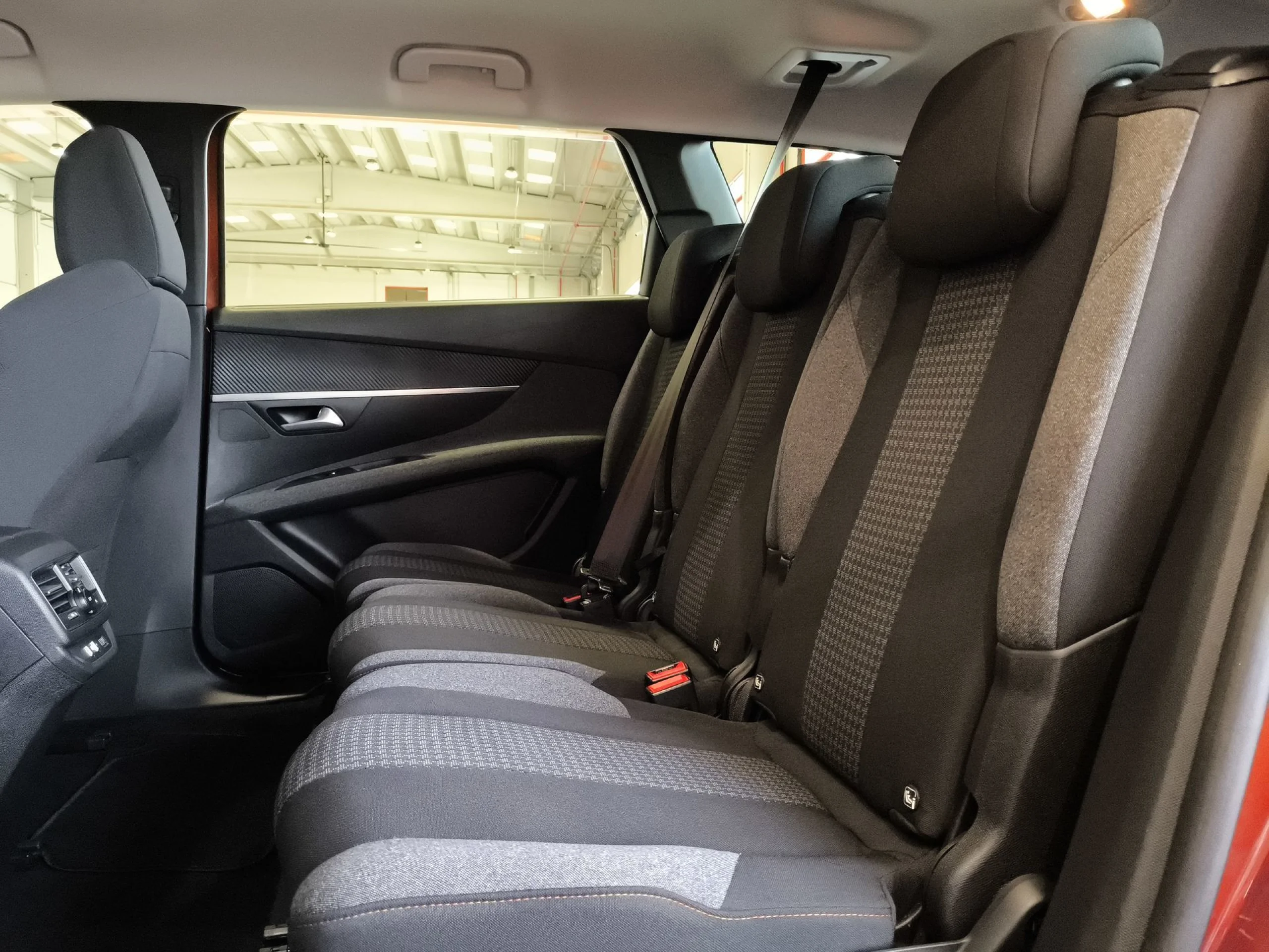 Peugeot 5008 PureTech 130 SANDS Active Pack EAT8 96 kW (130 CV) - Foto 25