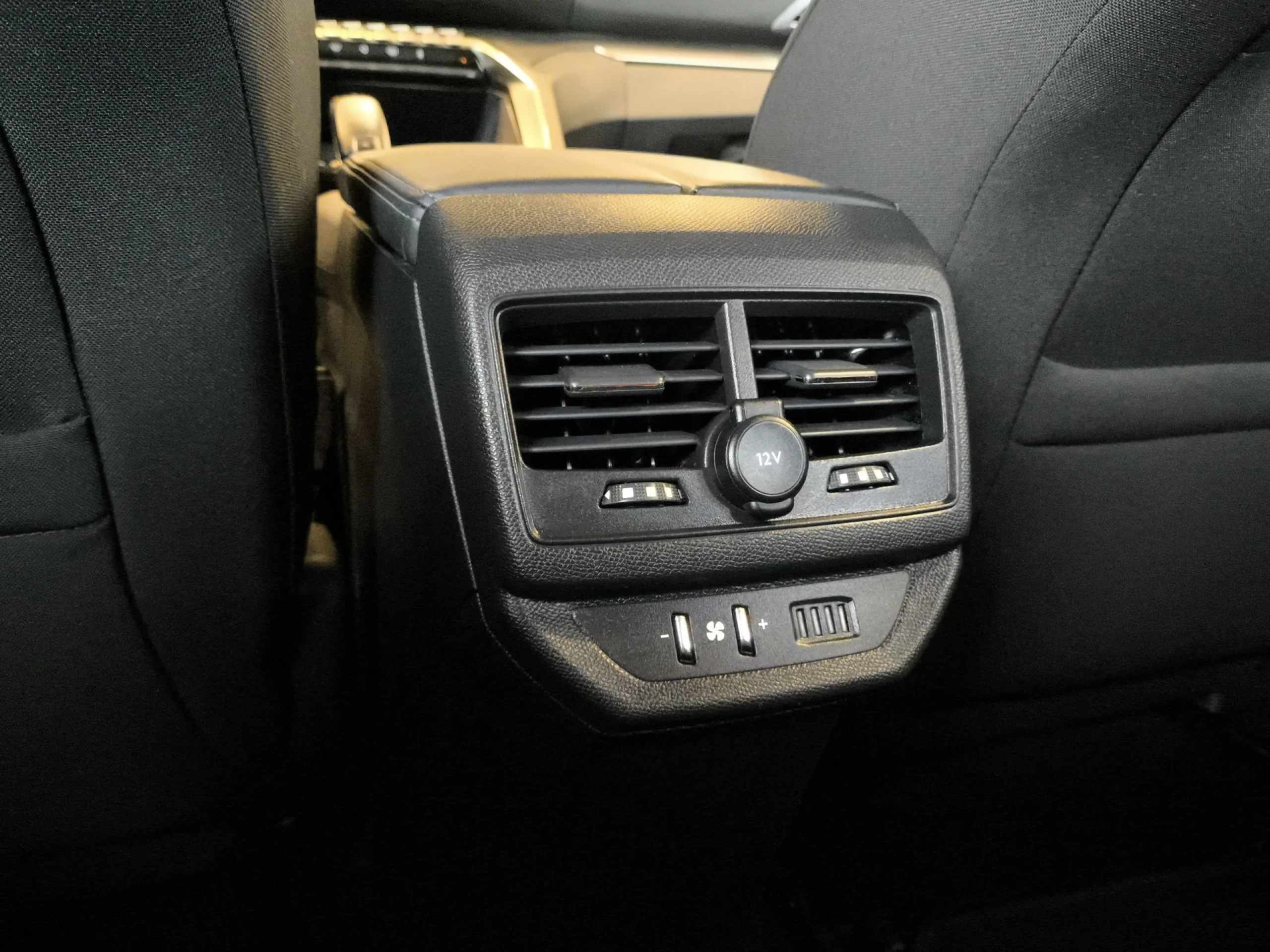 Peugeot 5008 PureTech 130 SANDS Active Pack EAT8 96 kW (130 CV) - Foto 27