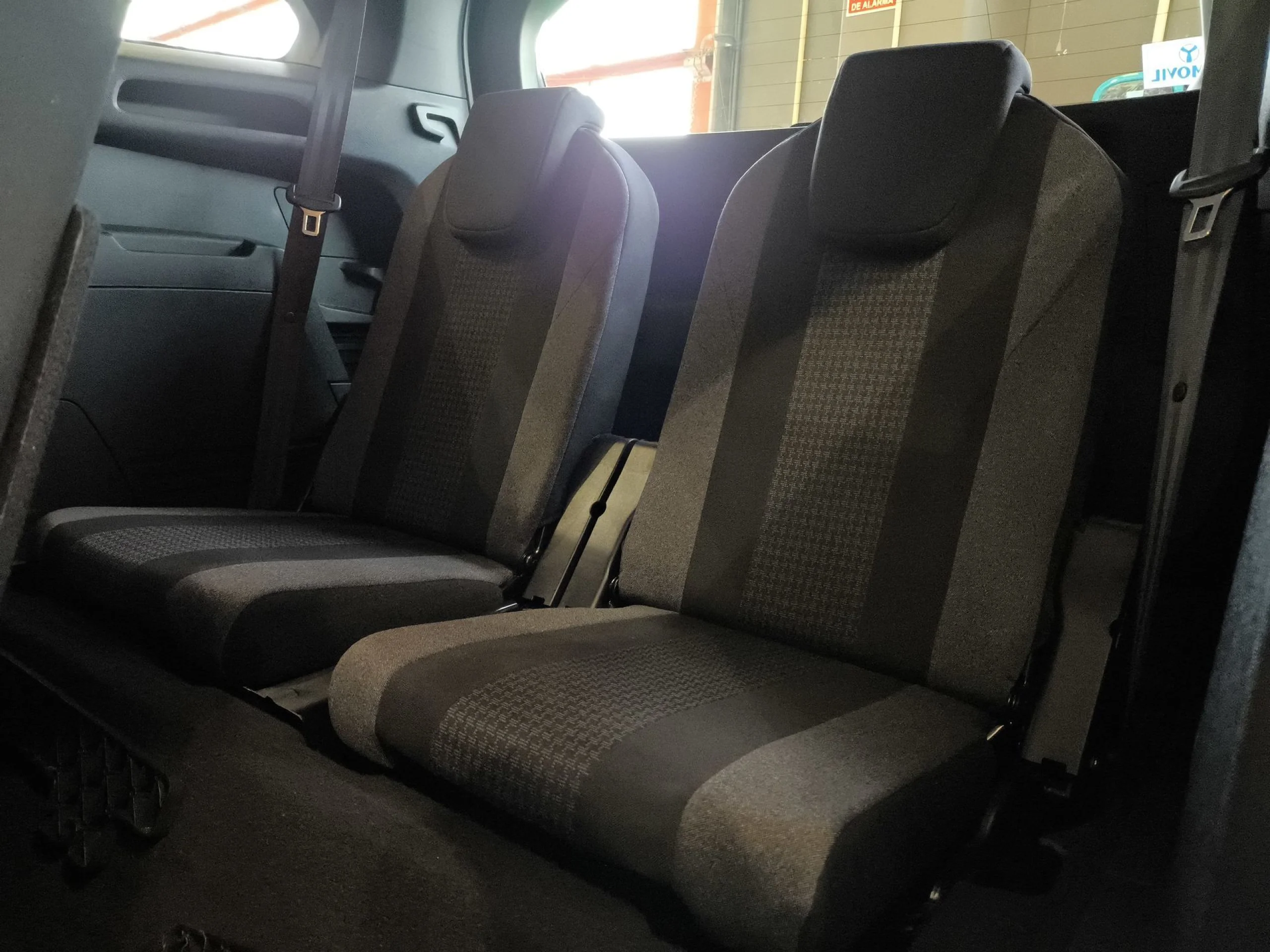 Peugeot 5008 PureTech 130 SANDS Active Pack EAT8 96 kW (130 CV) - Foto 28