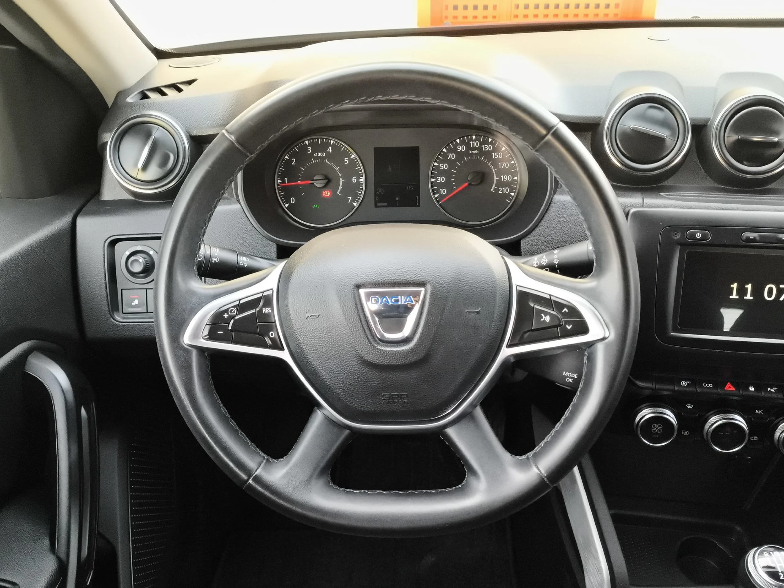 Dacia Duster TCE ECO-G Prestige 4X2 74 kW (100 CV) - Foto 11