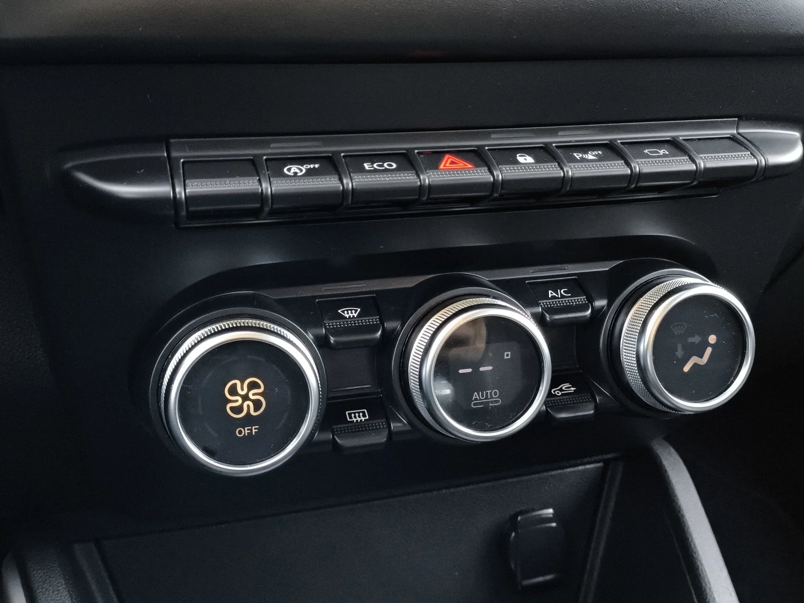 Dacia Duster TCE ECO-G Prestige 4X2 74 kW (100 CV) - Foto 16