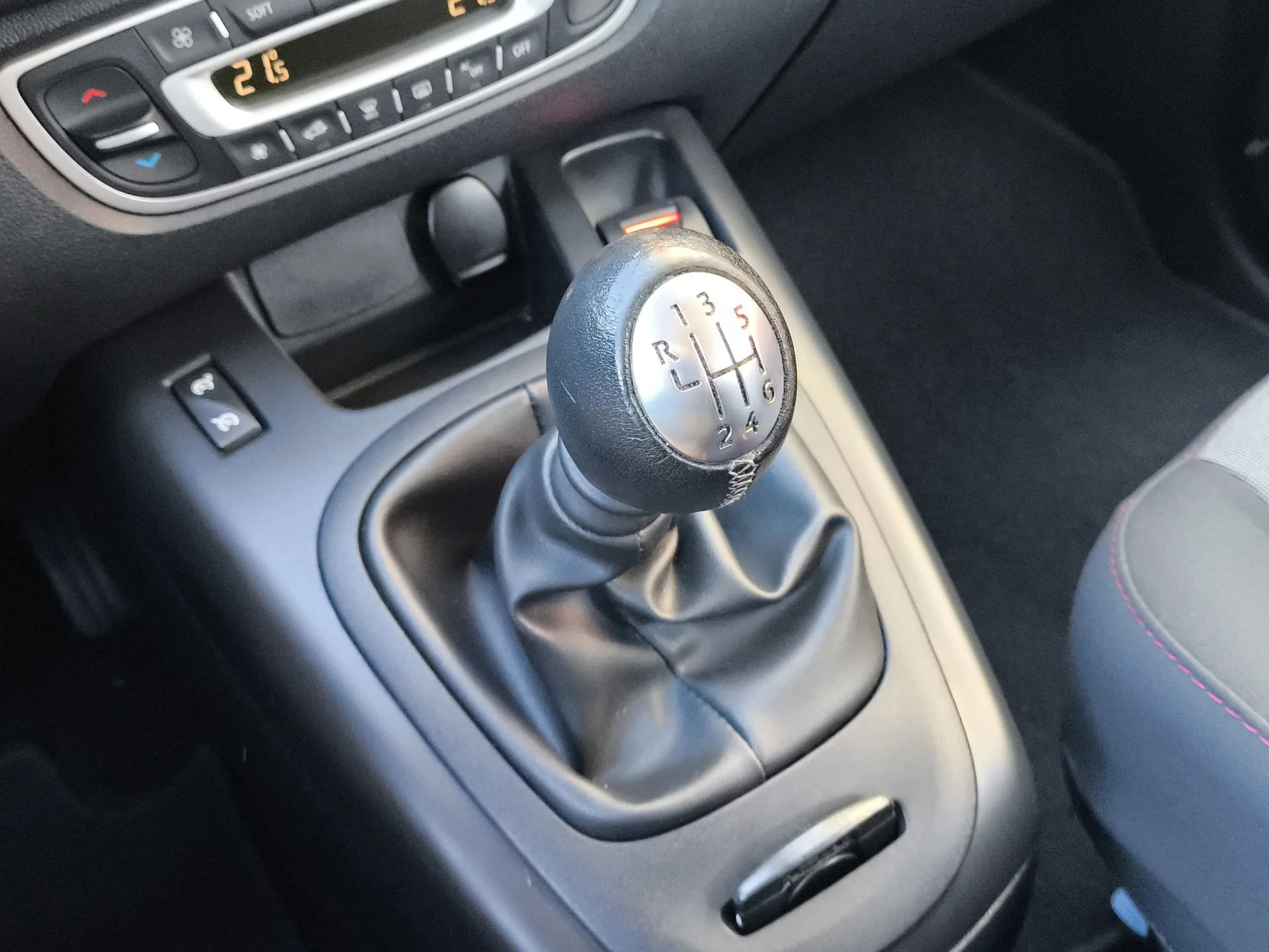 Renault Grand Scenic Selection Energy TCe 85 kW (115 CV) - Foto 15