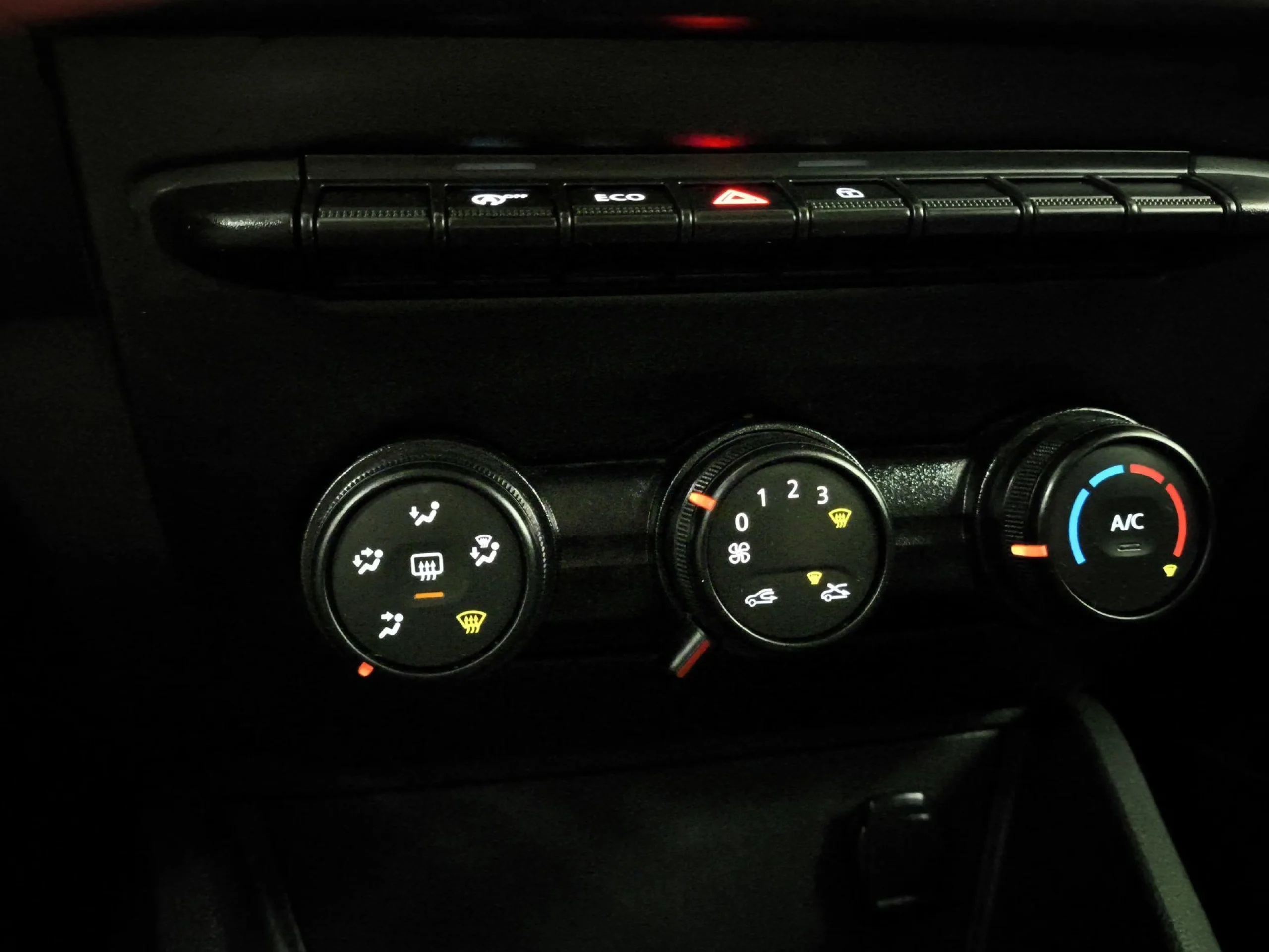Dacia Duster Essential 1.6 84 kW (115 CV) 4X2 - Foto 14