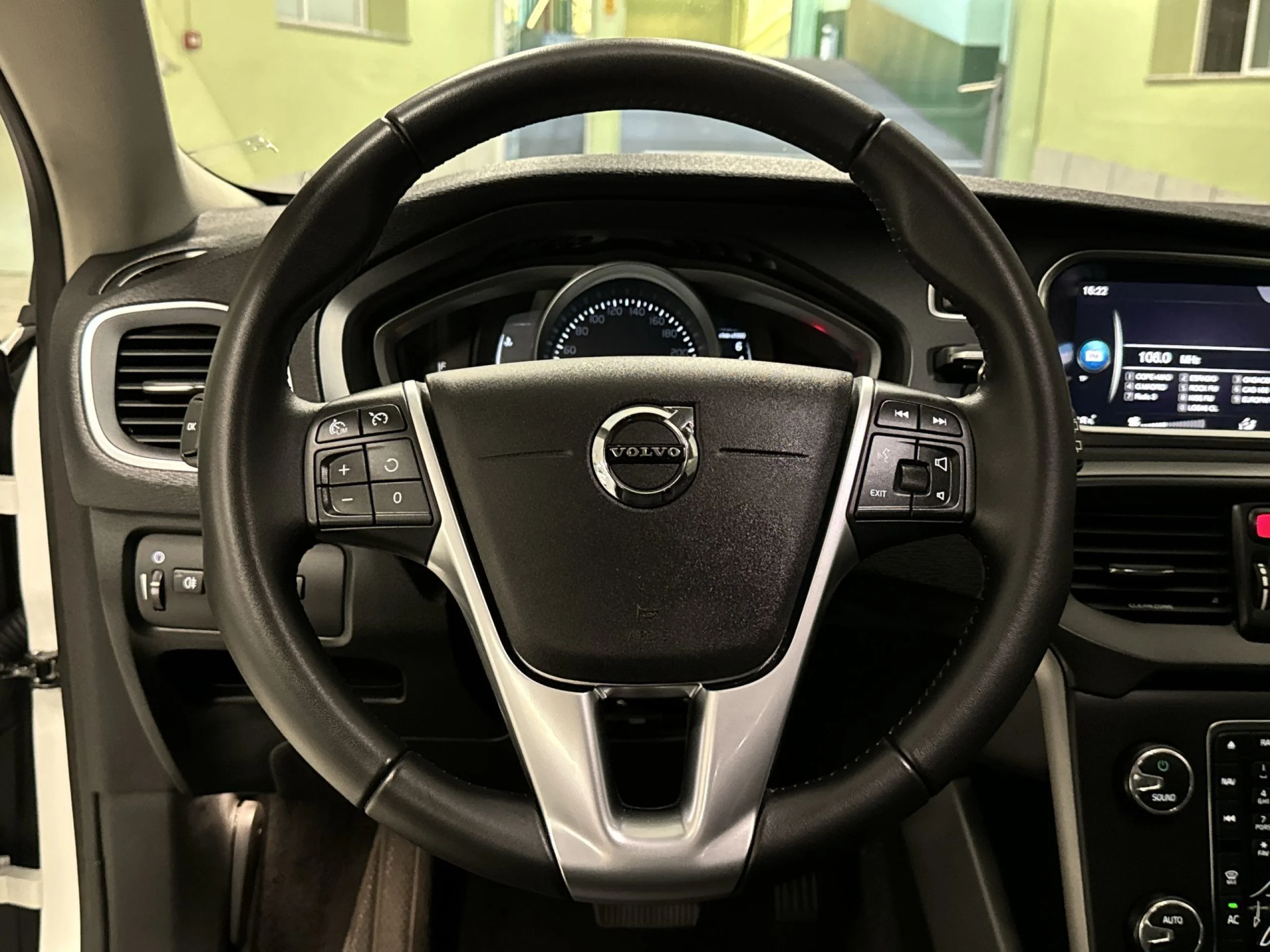 Volvo V40 T2 Momentum Auto 90 kW (122 CV) - Foto 11