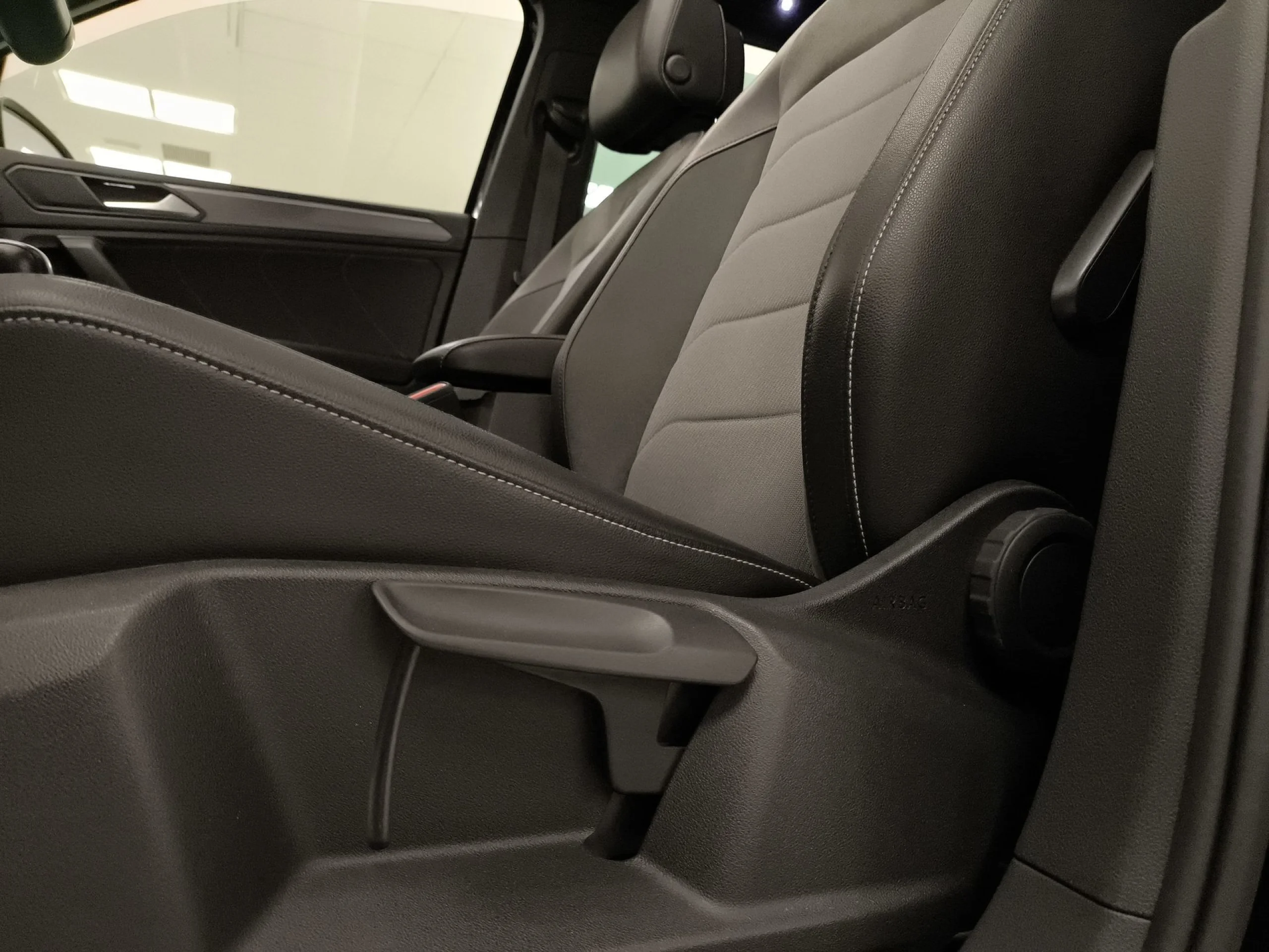 Volkswagen Tiguan Sport 2.0 TDI 110 kW (150 CV) DSG - Foto 9