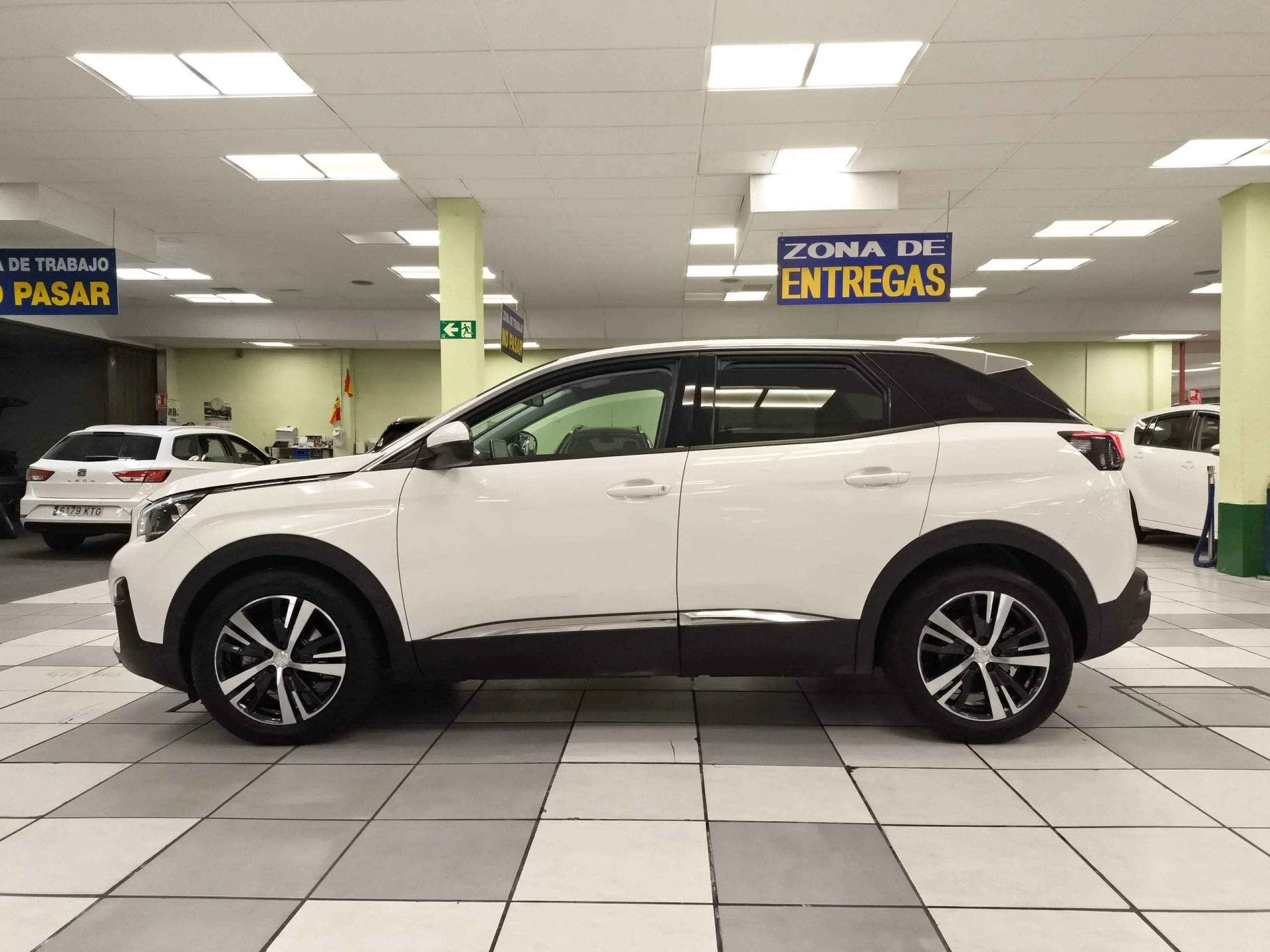 Peugeot 3008 PureTech 130 SANDS Allure 96 kW (130 CV) - Foto 4