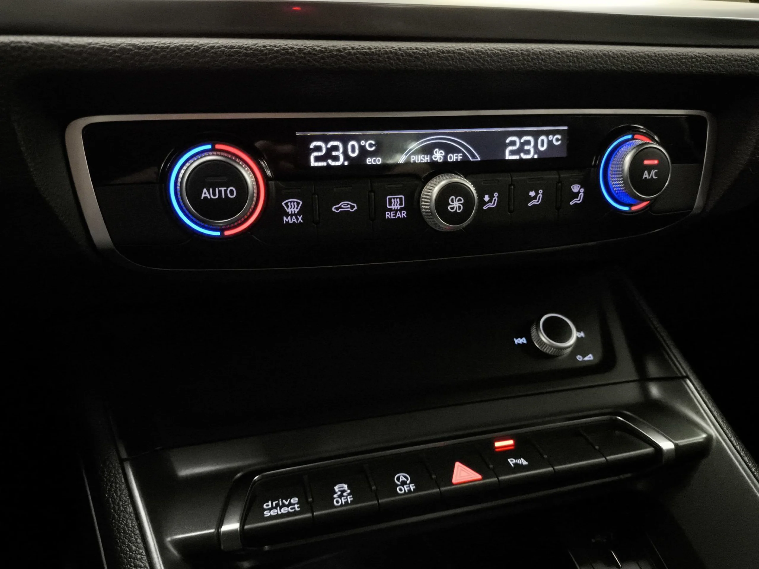 Audi Q3 Black line 35 TFSI 110 kW (150 CV) S tronic - Foto 19