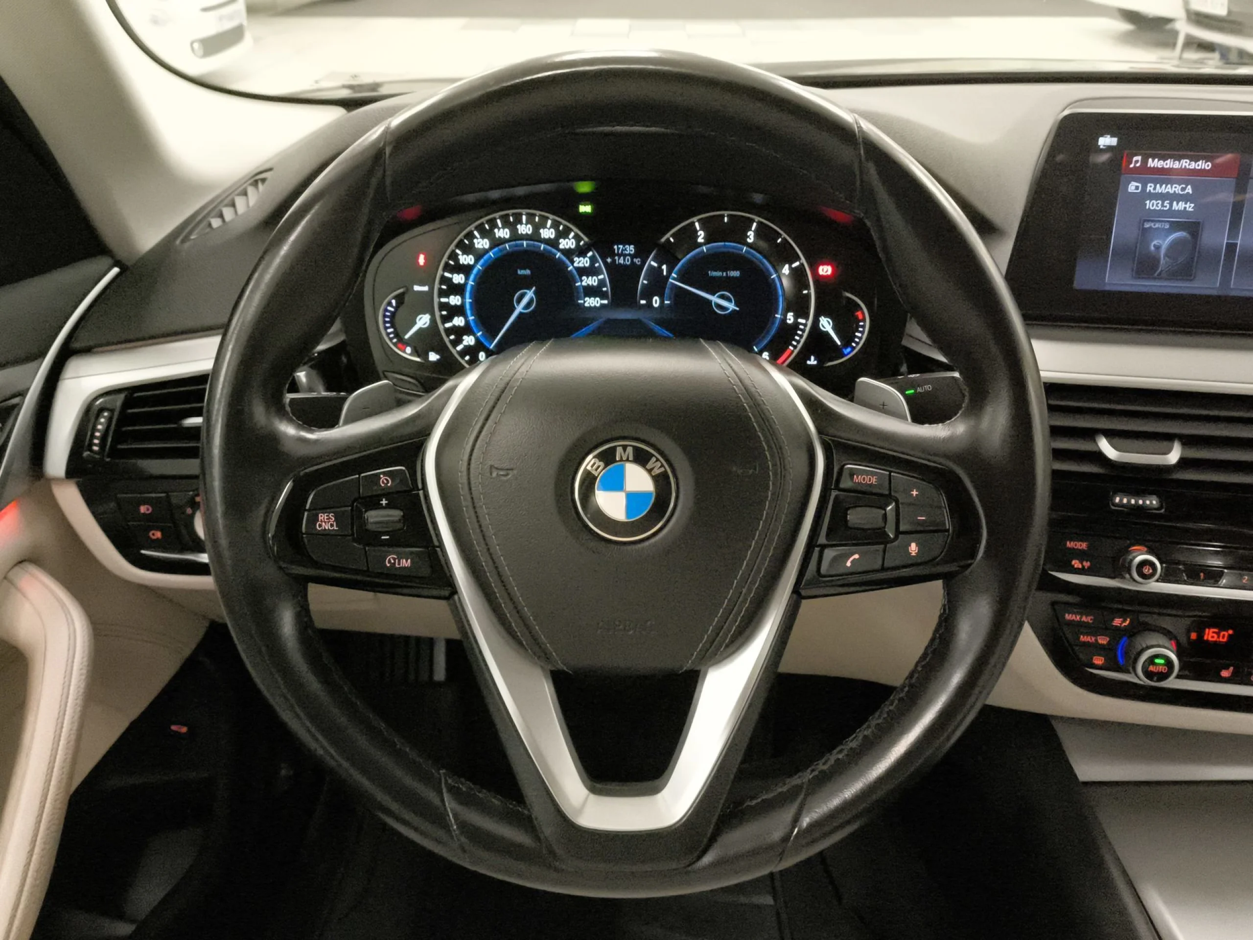 BMW Serie 5 520d Business 140 kW (190 CV) - Foto 11