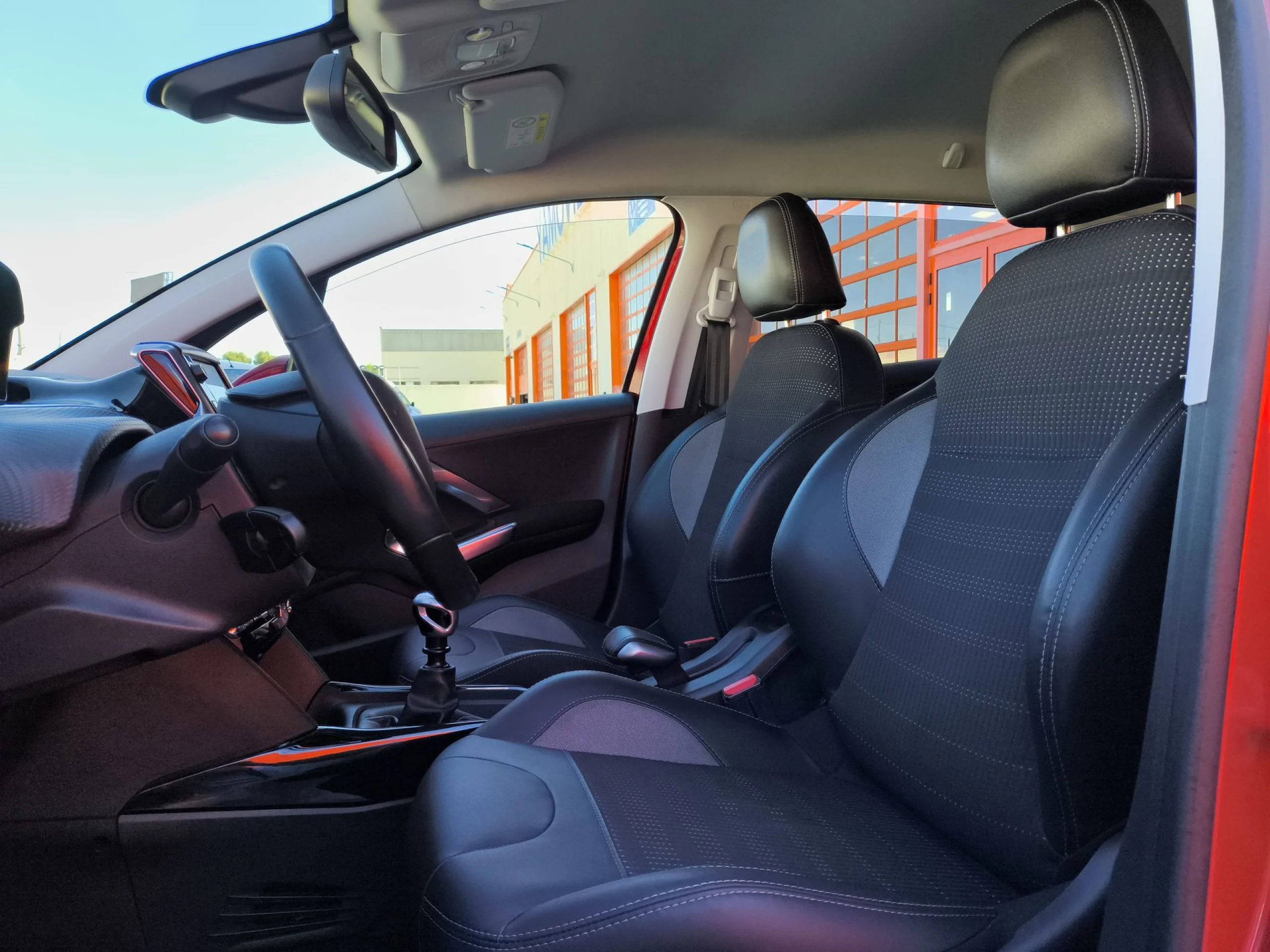 Peugeot 2008 SUV PureTech 110 SANDS Allure 81 kW (110 CV) - Foto 8