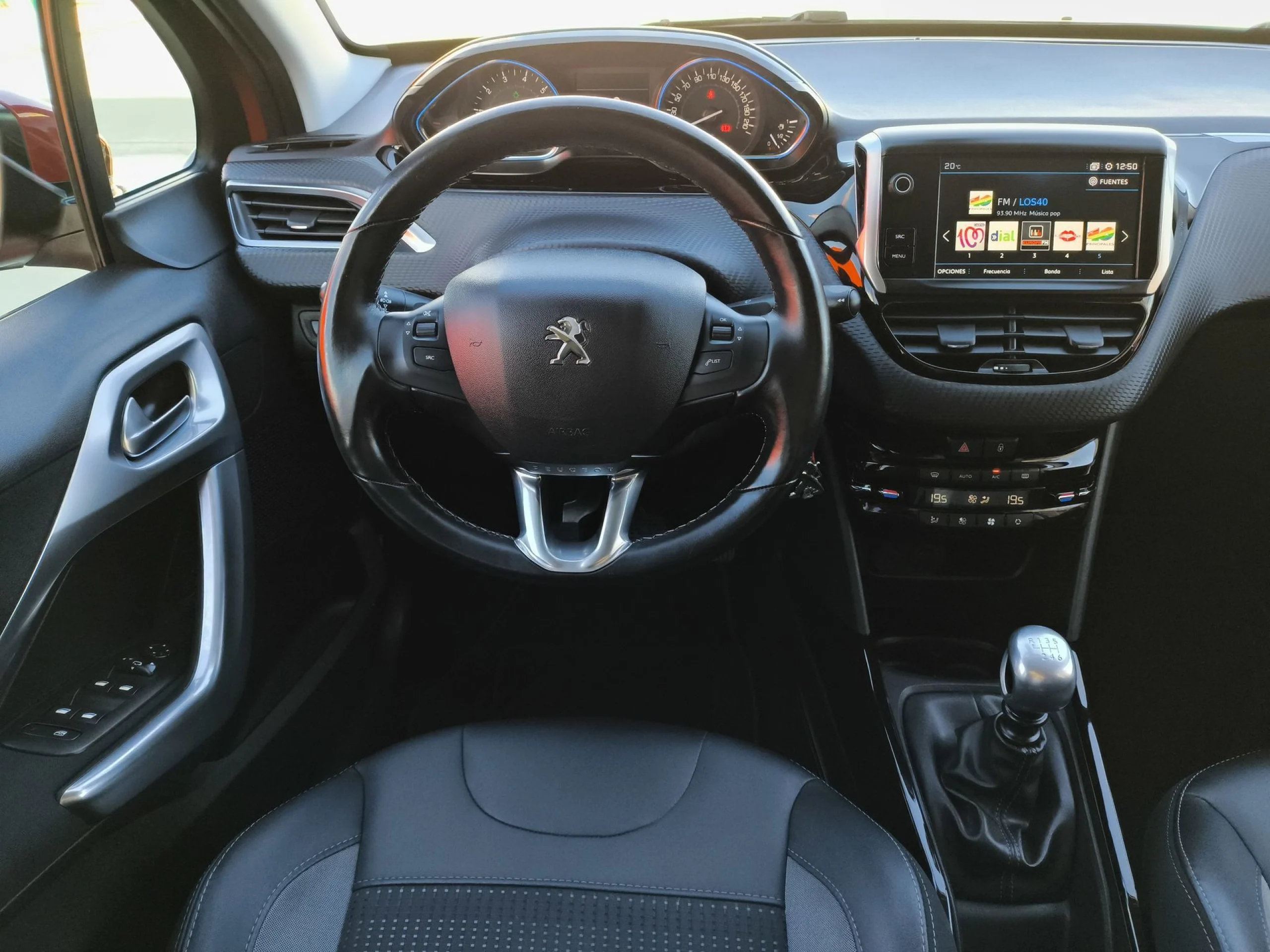 Peugeot 2008 SUV PureTech 110 SANDS Allure 81 kW (110 CV) - Foto 18