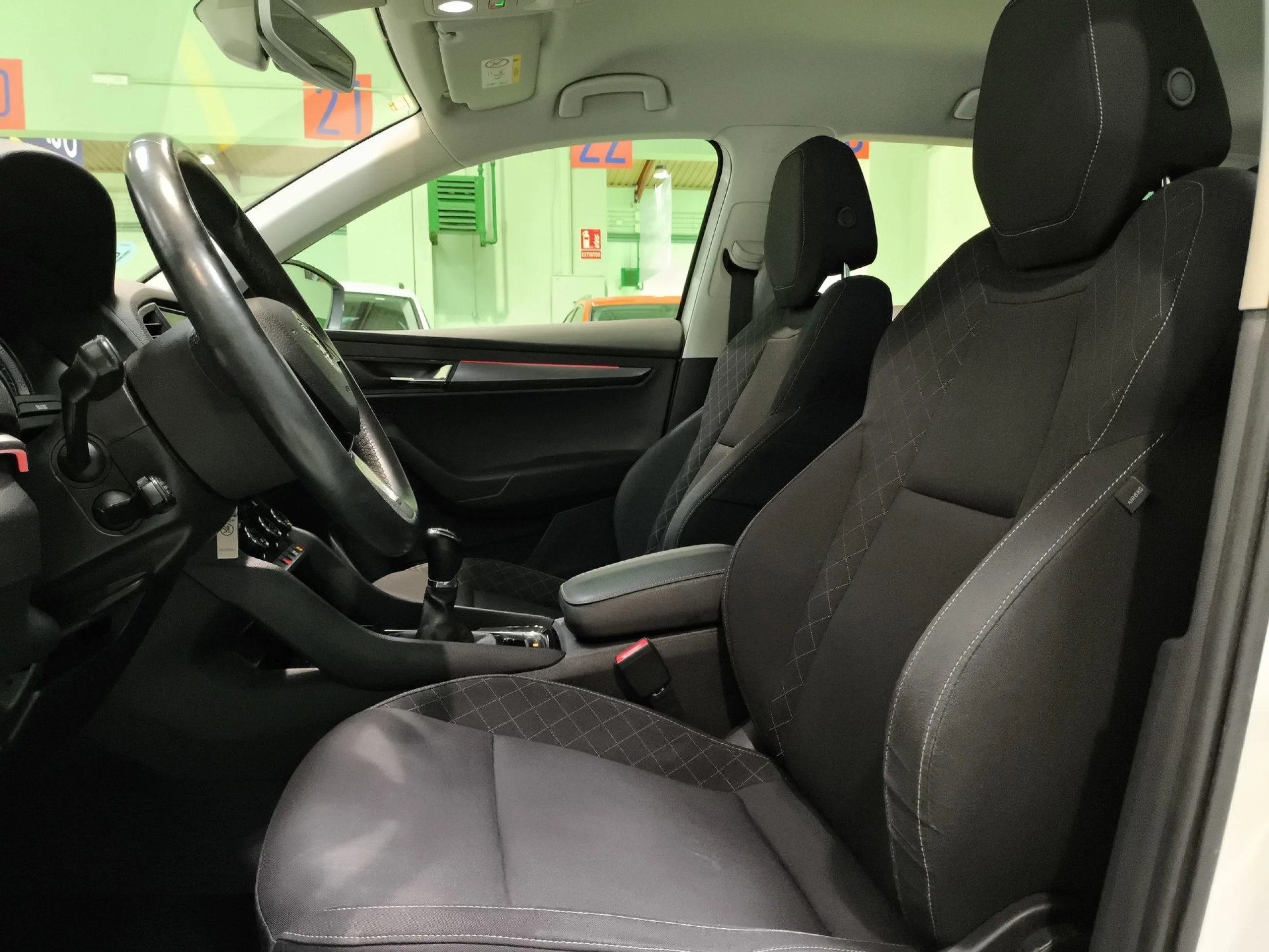 Skoda Karoq 1.6 TDI Ambition 85 kW (115 CV) - Foto 8