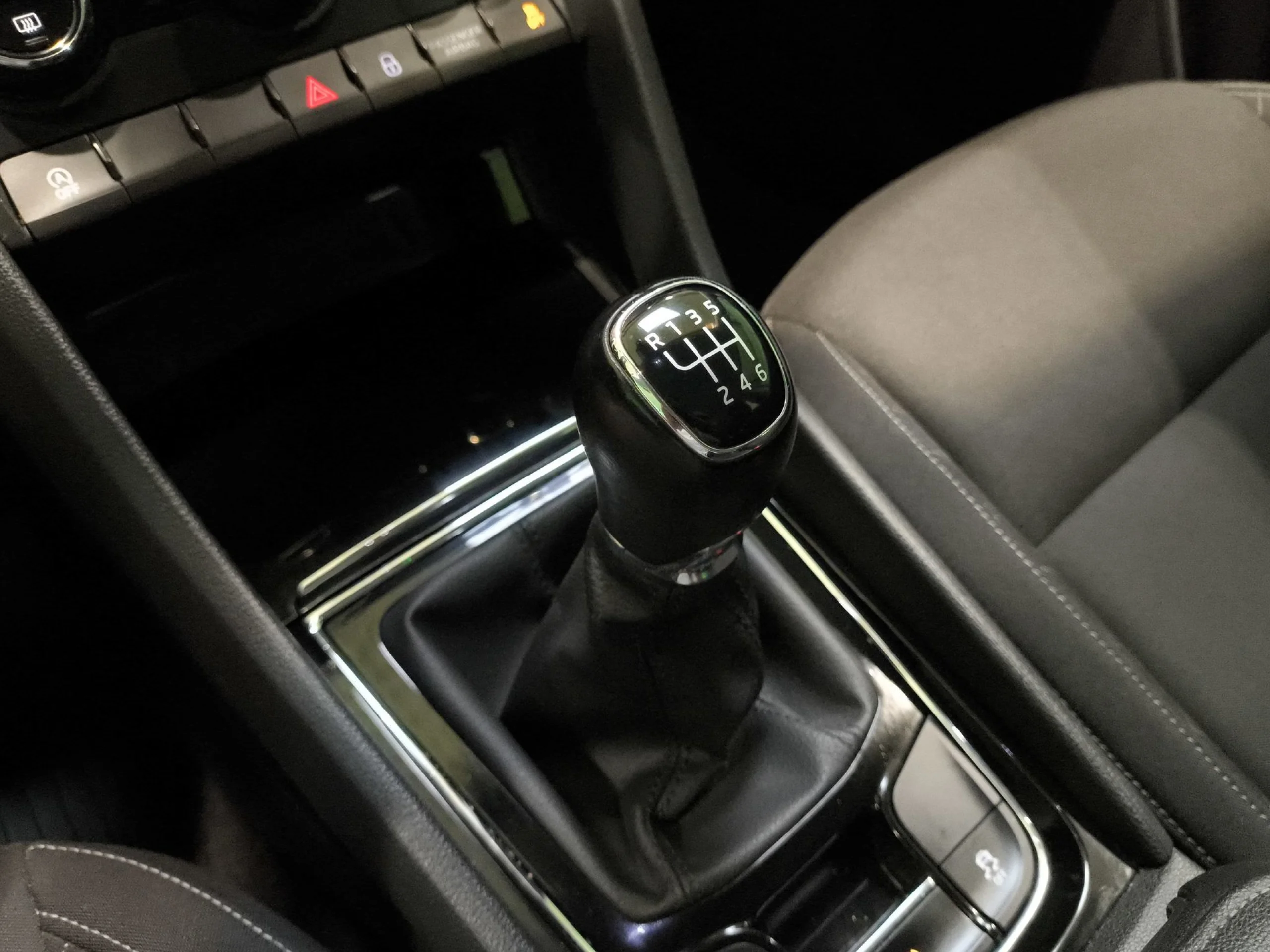 Skoda Karoq 1.6 TDI Ambition 85 kW (115 CV) - Foto 24