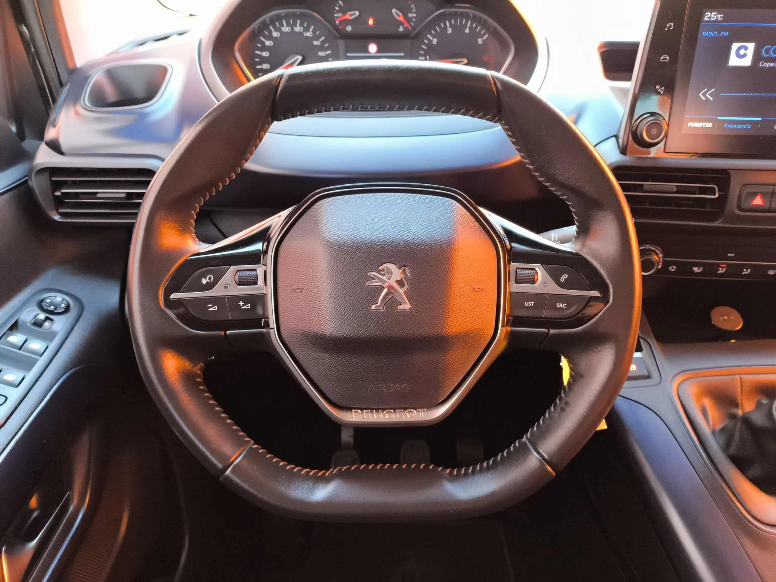 Peugeot Rifter BlueHDi 100 Allure Pack Standard 73 kW (100 CV) - Foto 11