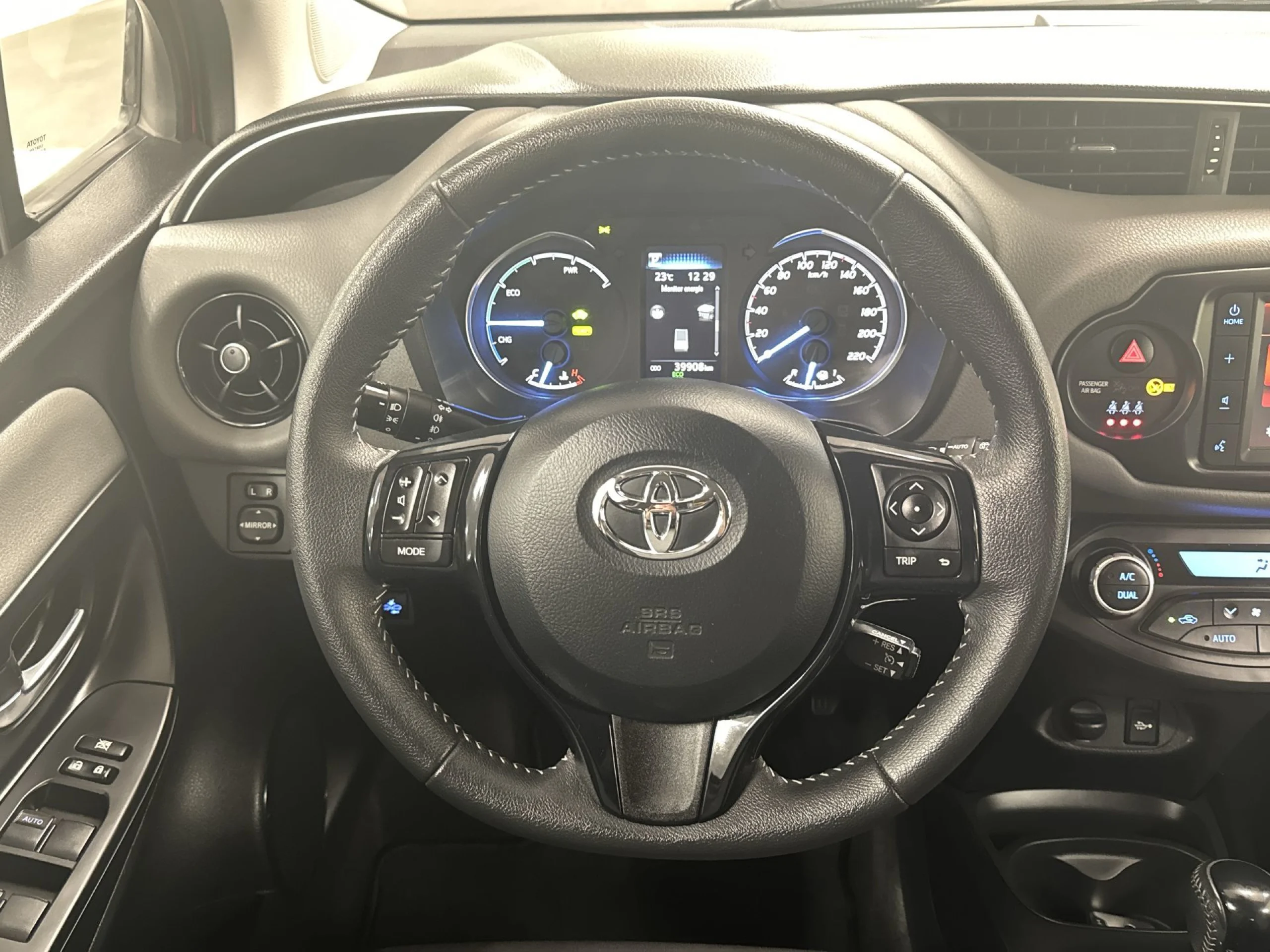 Toyota Yaris 100H Feel 74 kW (100 CV) - Foto 11