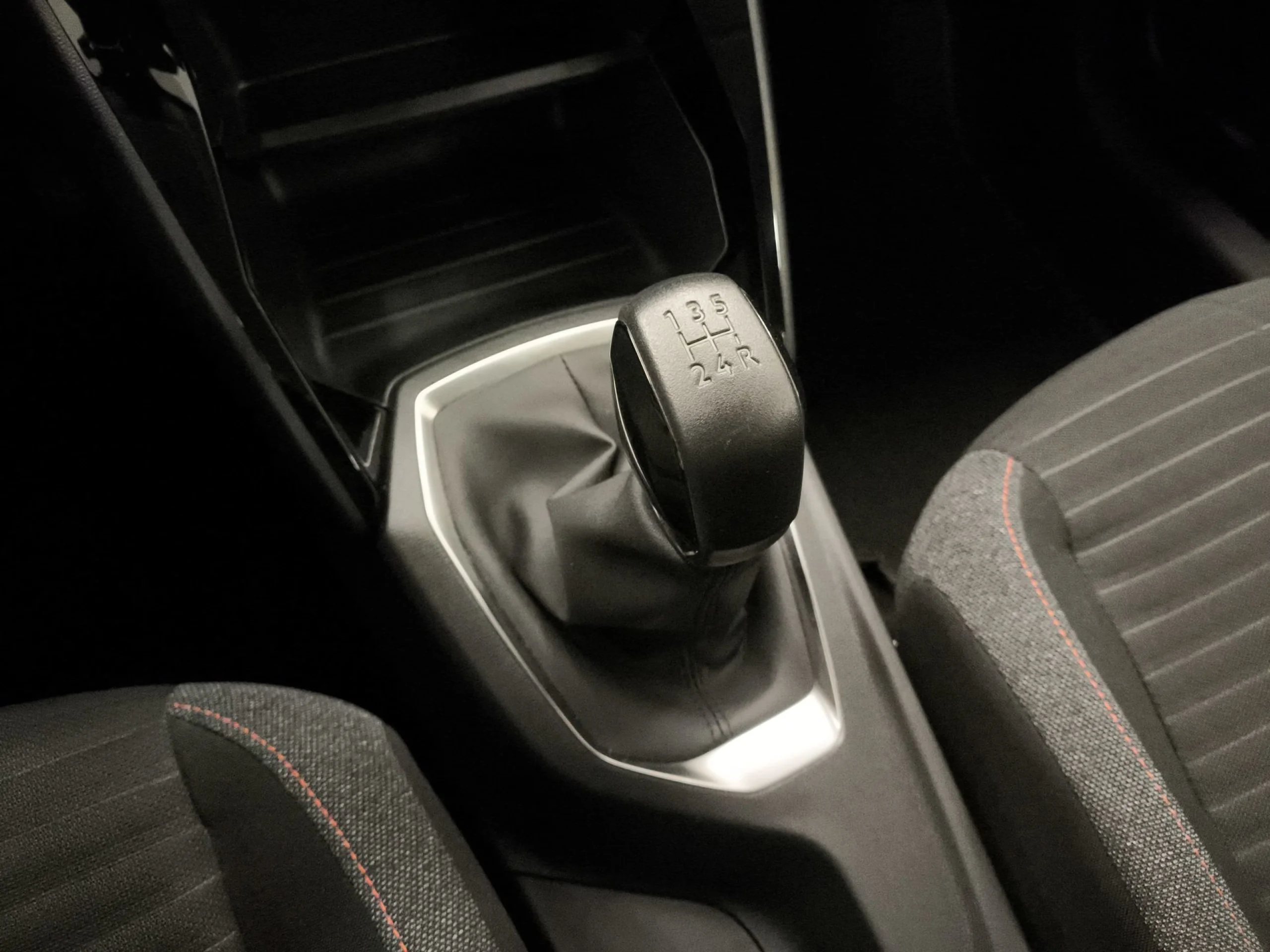 Peugeot 208 PureTech 75 SANDS Active 55 kW (75 CV) - Foto 16