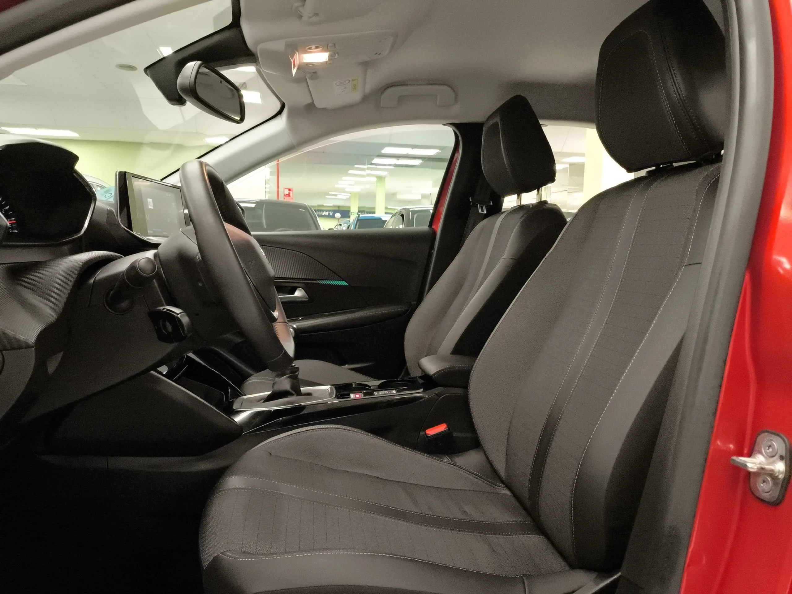 Peugeot 208 PureTech 100 Allure 75 kW (100 CV) - Foto 8