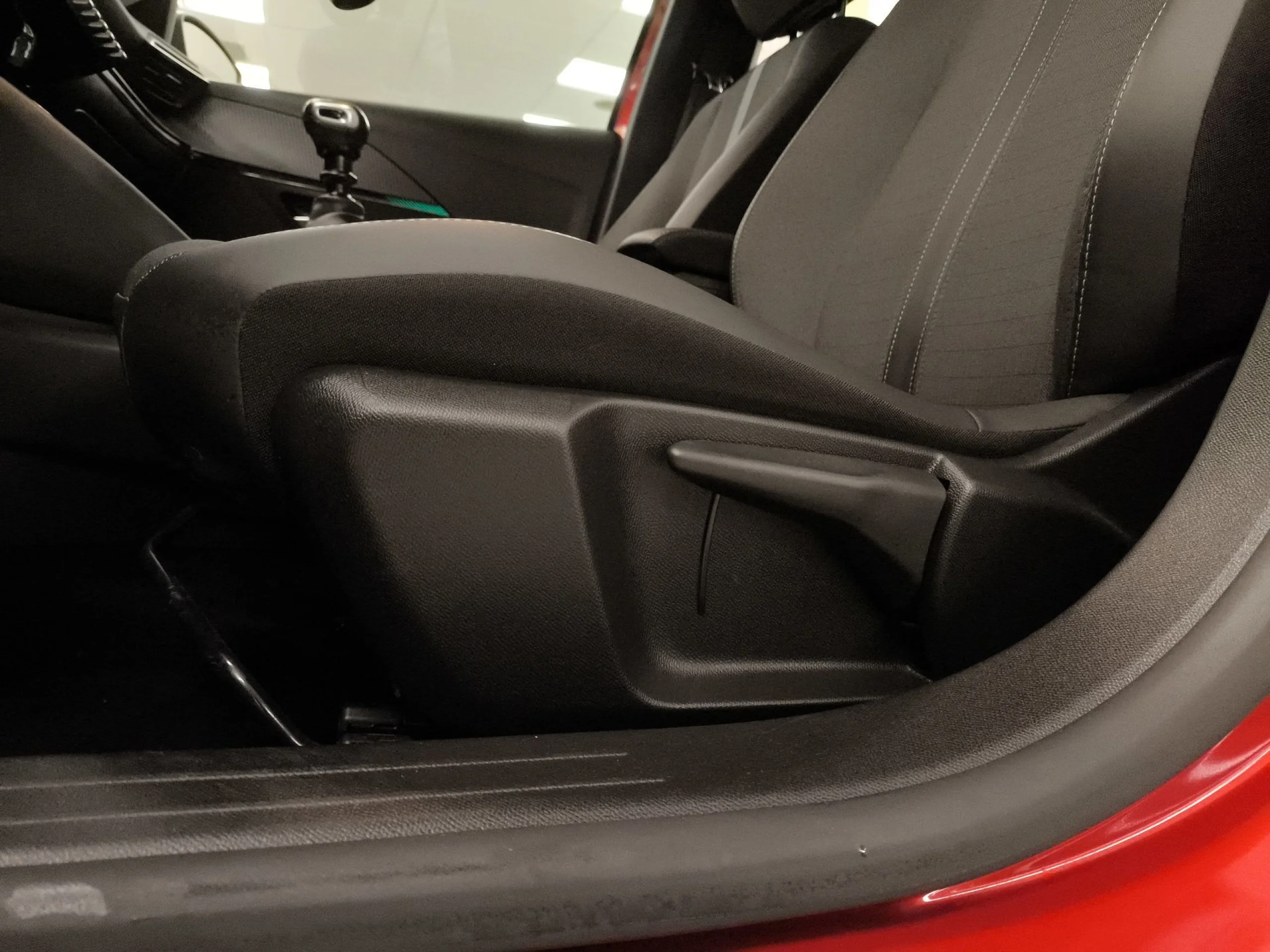 Peugeot 208 PureTech 100 Allure 75 kW (100 CV) - Foto 9