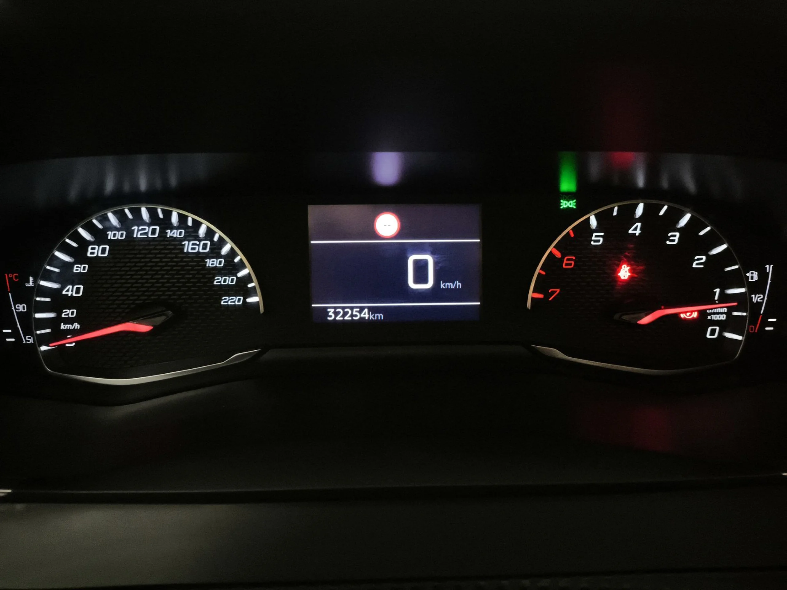 Peugeot 208 PureTech 100 Allure 75 kW (100 CV) - Foto 12