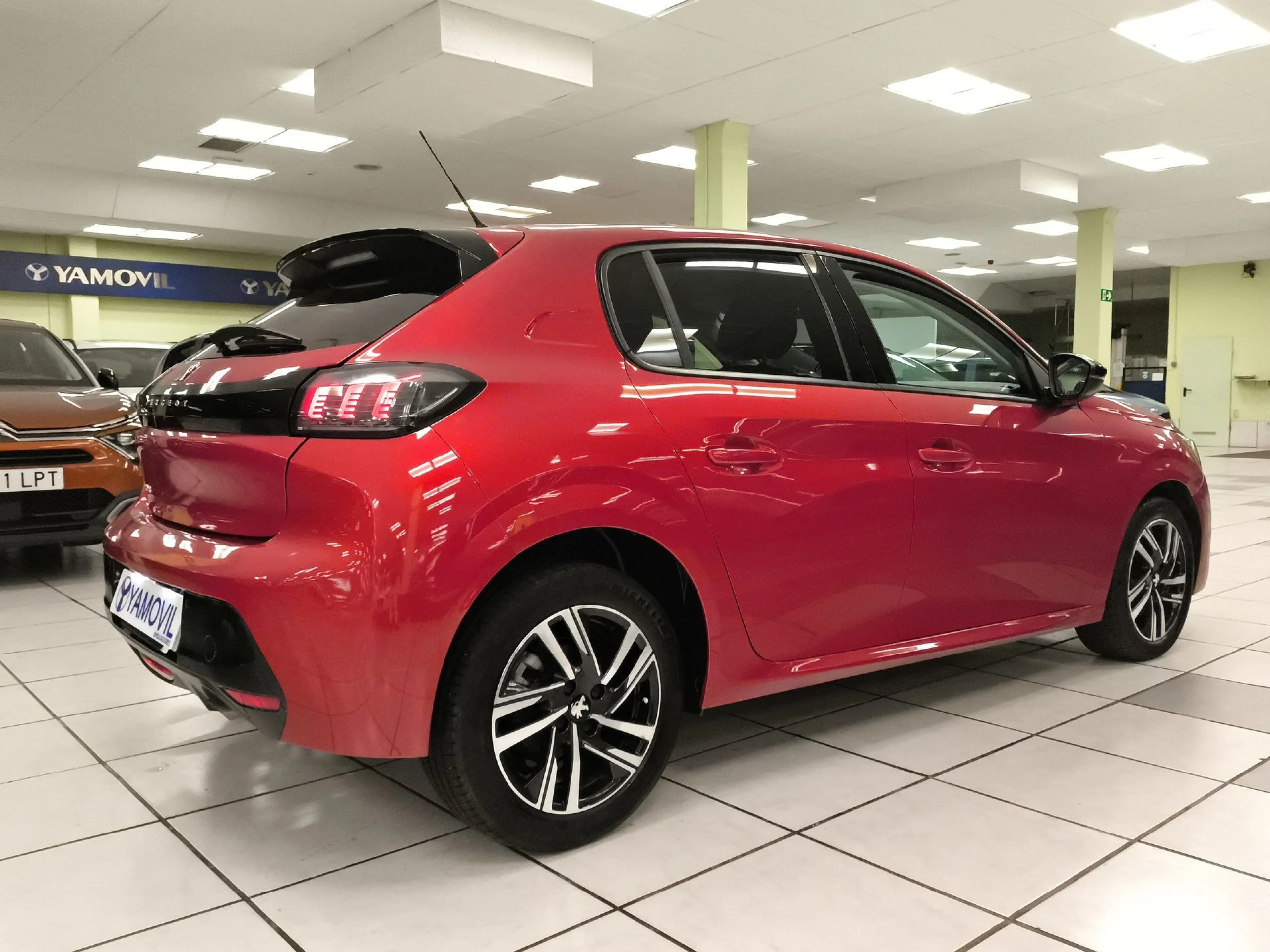 Peugeot 208 PureTech 100 Allure 75 kW (100 CV) - Foto 6
