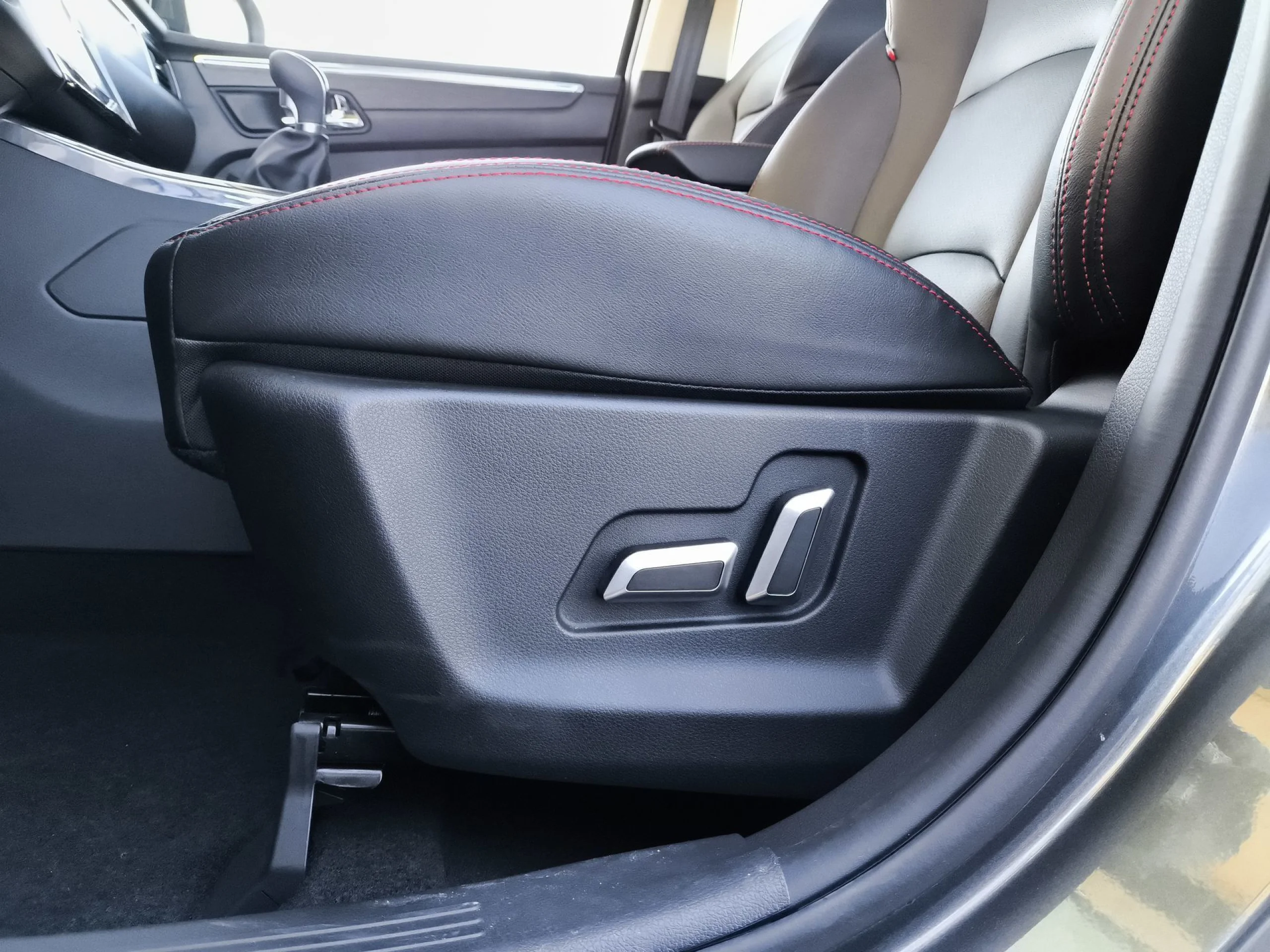 SWM G05 1.5T MT 102 kW (139 CV) - Foto 9