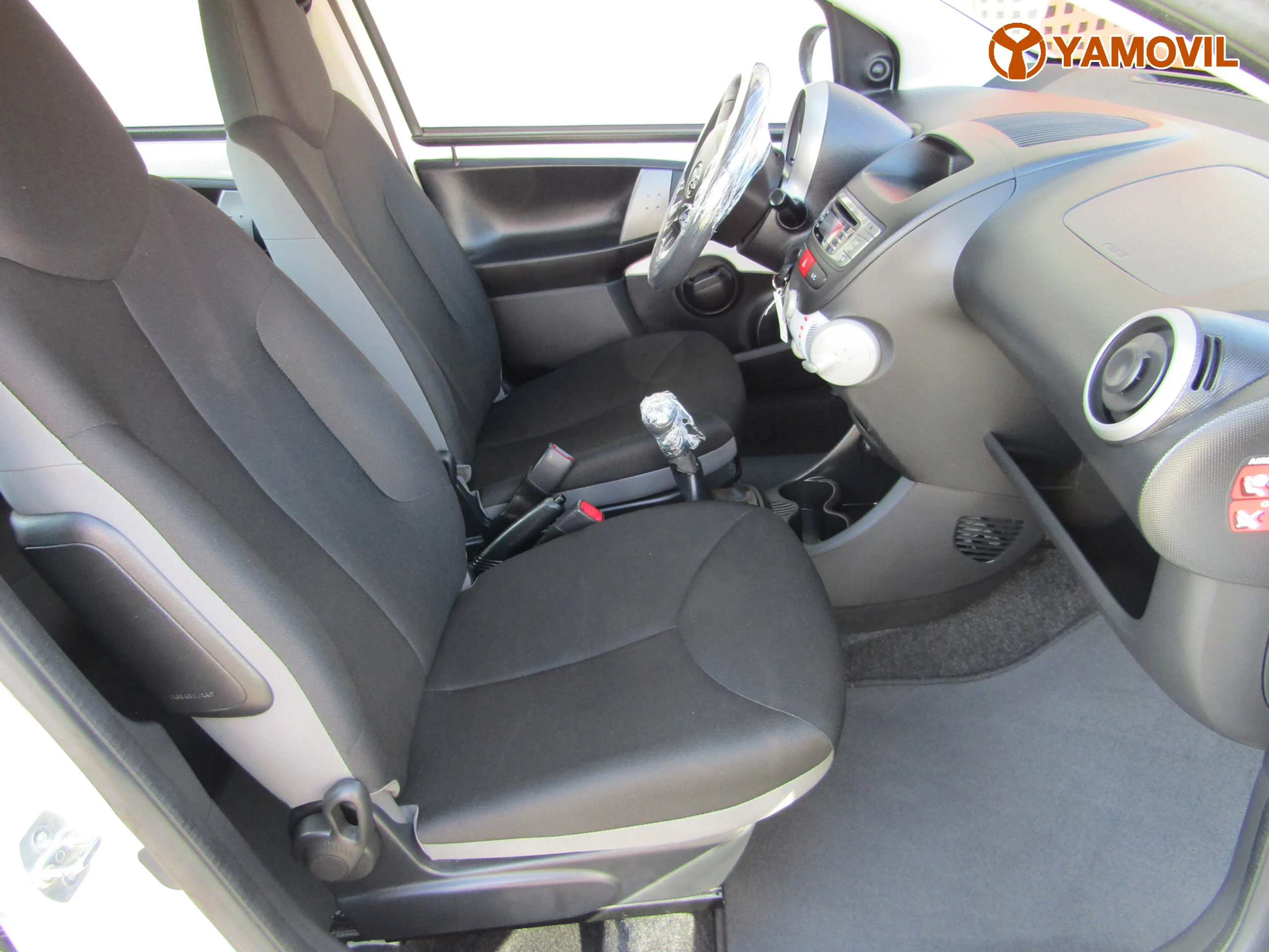 Toyota Aygo LIVE+ PACK COMFORT  - Foto 9