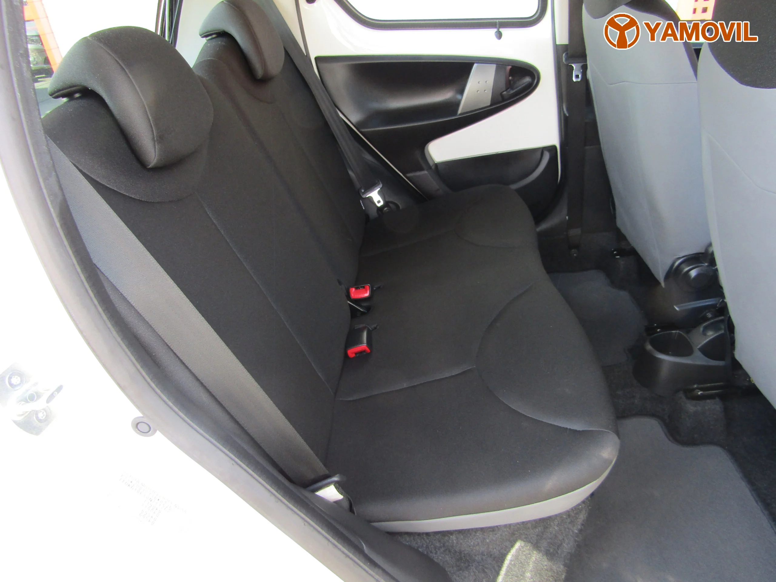 Toyota Aygo LIVE+ PACK COMFORT  - Foto 11