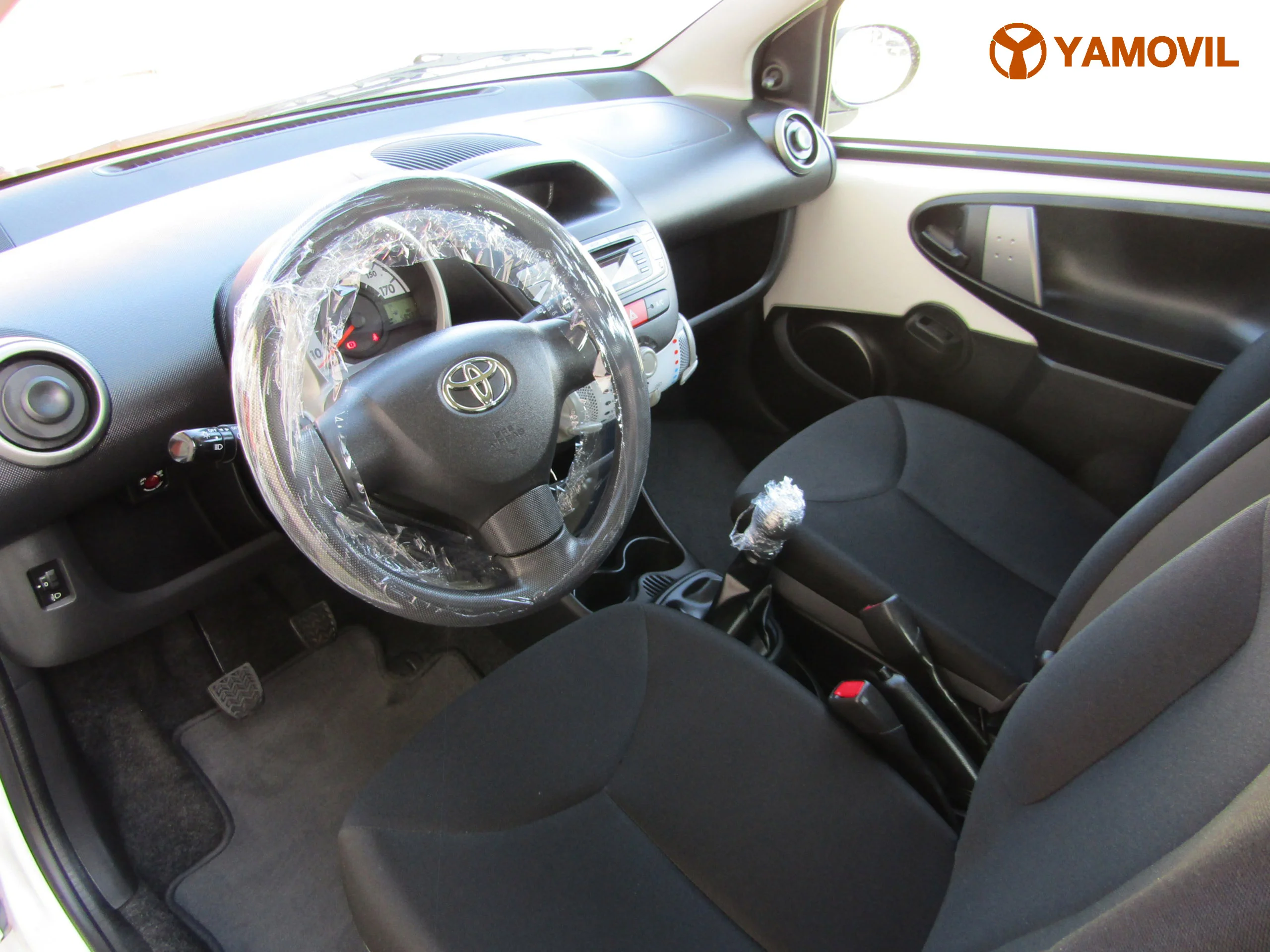Toyota Aygo LIVE+ PACK COMFORT  - Foto 15