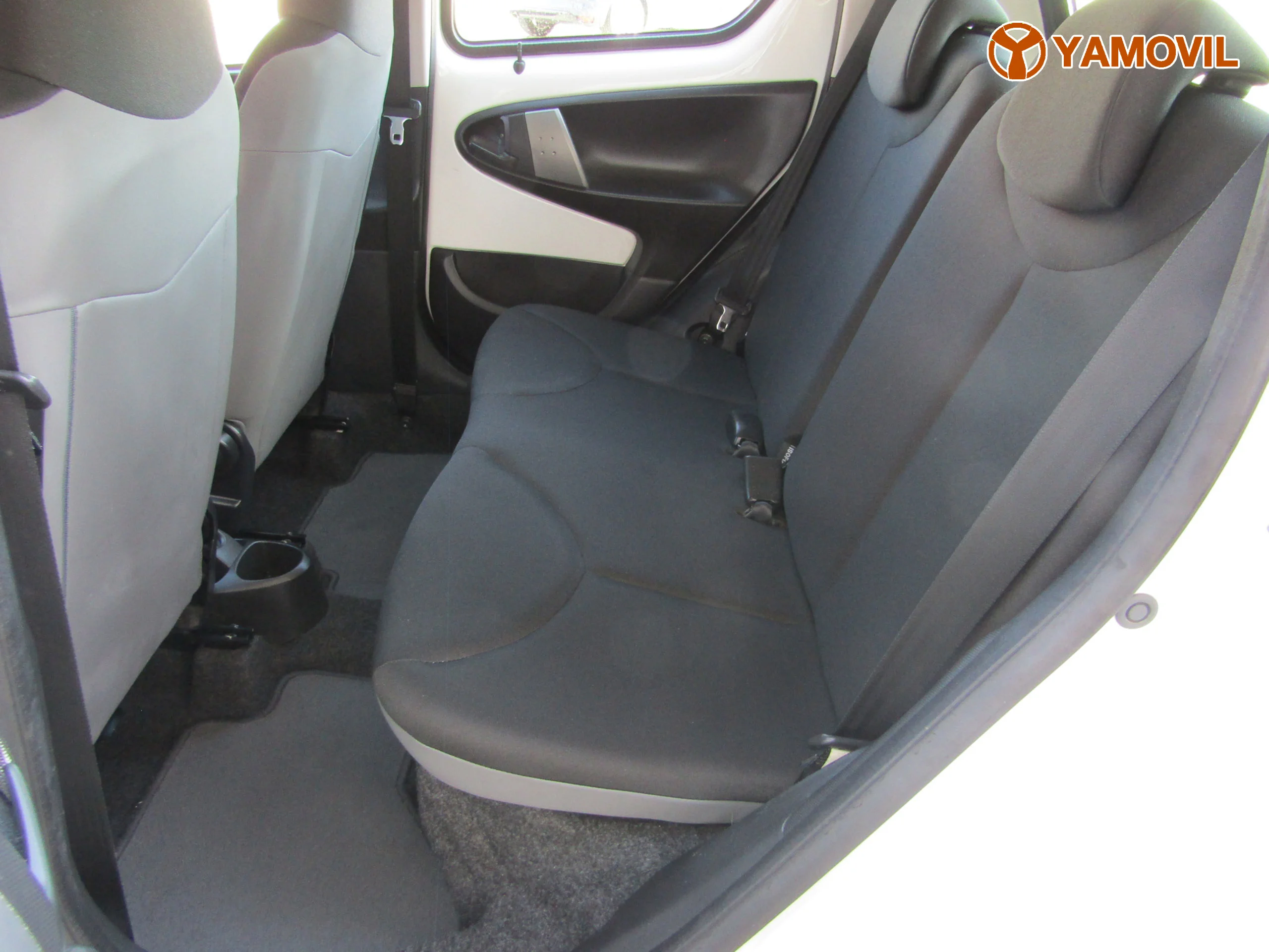 Toyota Aygo LIVE+ PACK COMFORT  - Foto 16