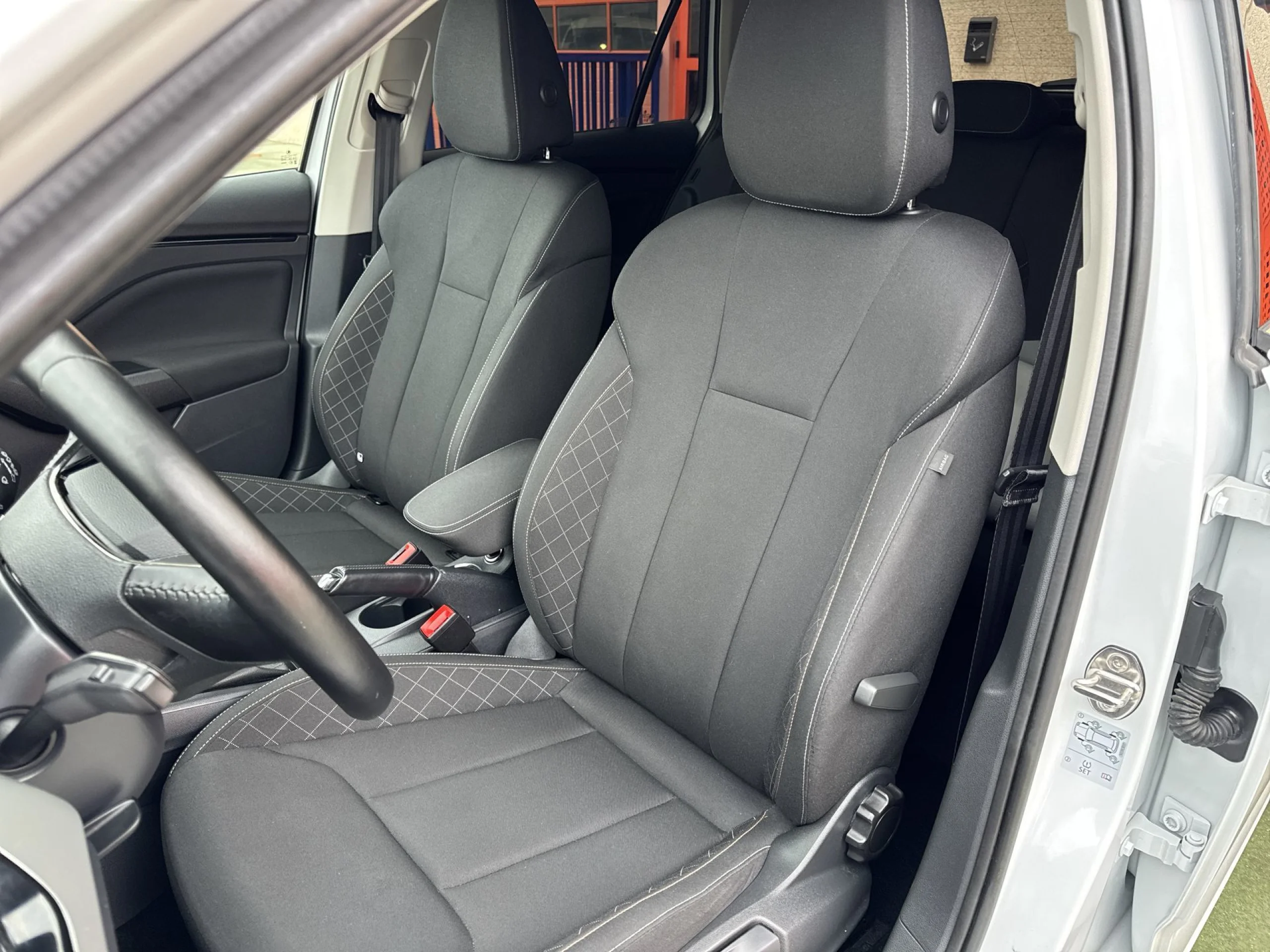 Skoda Kamiq 1.0 TSI Ambition 81 kW (110 CV) - Foto 8