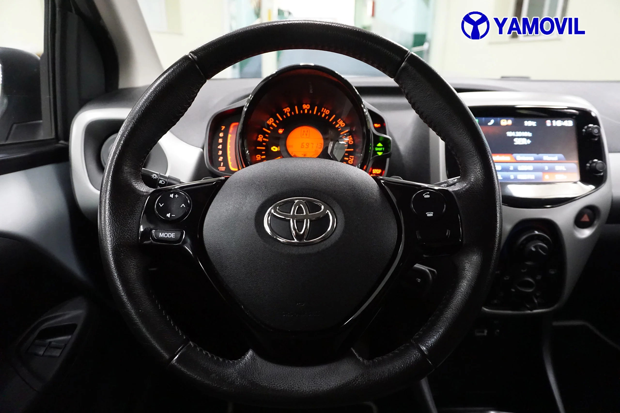 Toyota Aygo 1.0 XPLAY 5P - Foto 18