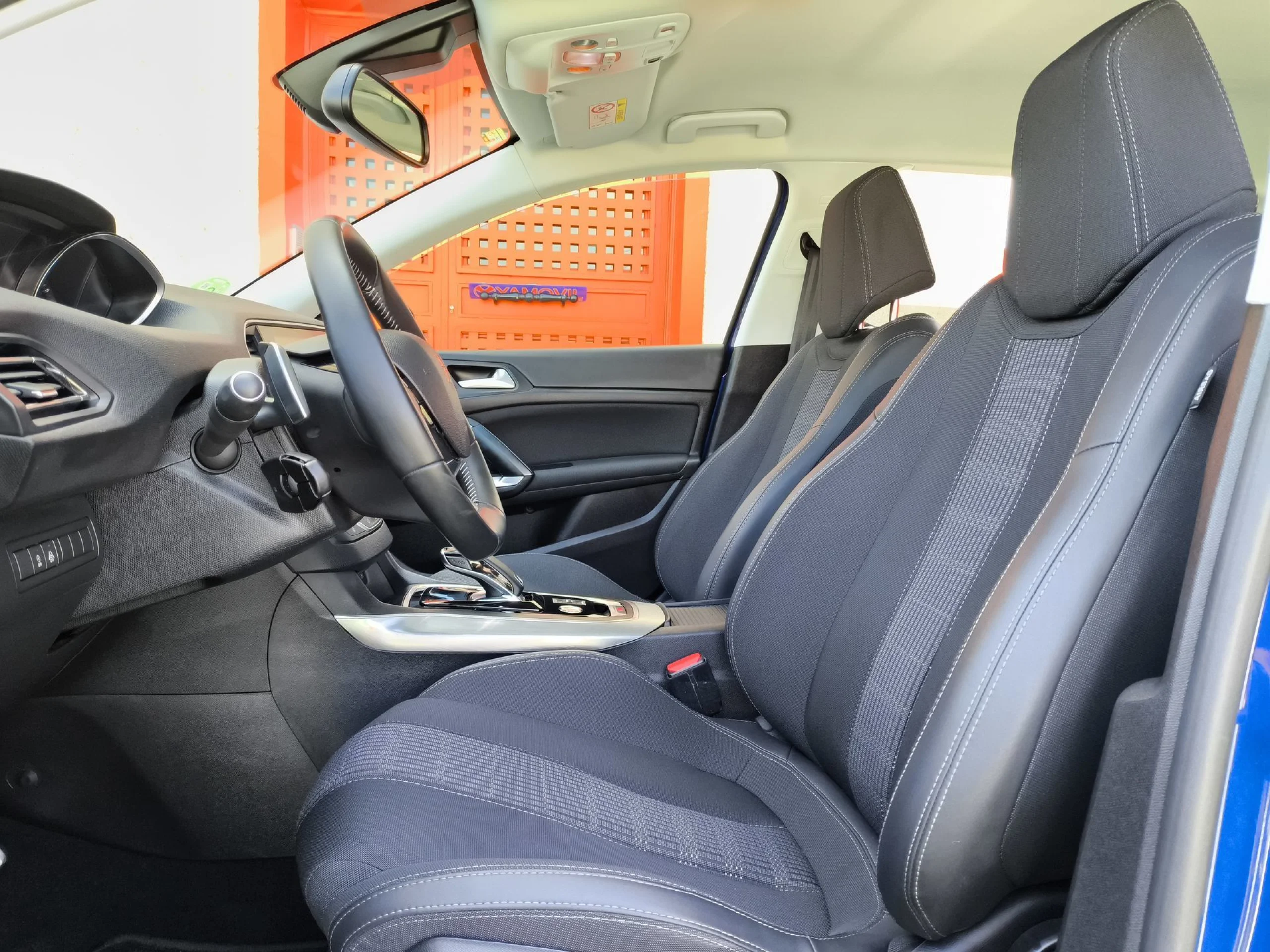 Peugeot 308 PureTech 130 SANDS Allure EAT8 96 kW (130 CV) - Foto 8