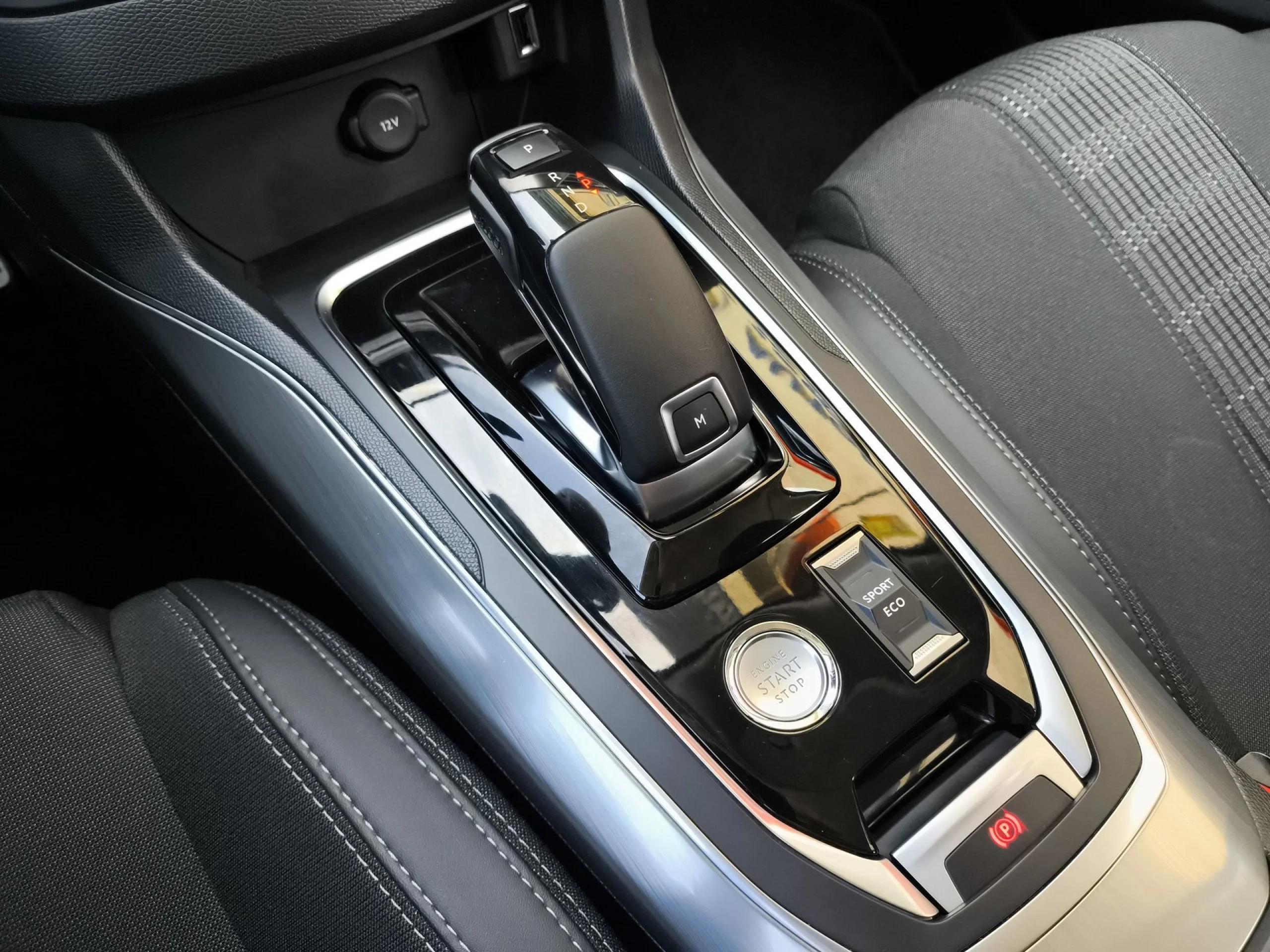 Peugeot 308 PureTech 130 SANDS Allure EAT8 96 kW (130 CV) - Foto 17