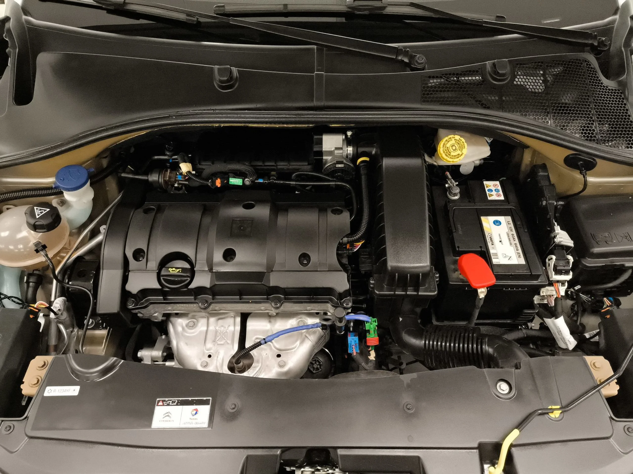 Citroen C-Elysee 1.6 VTi Shine 85 kW (115 CV) - Foto 22