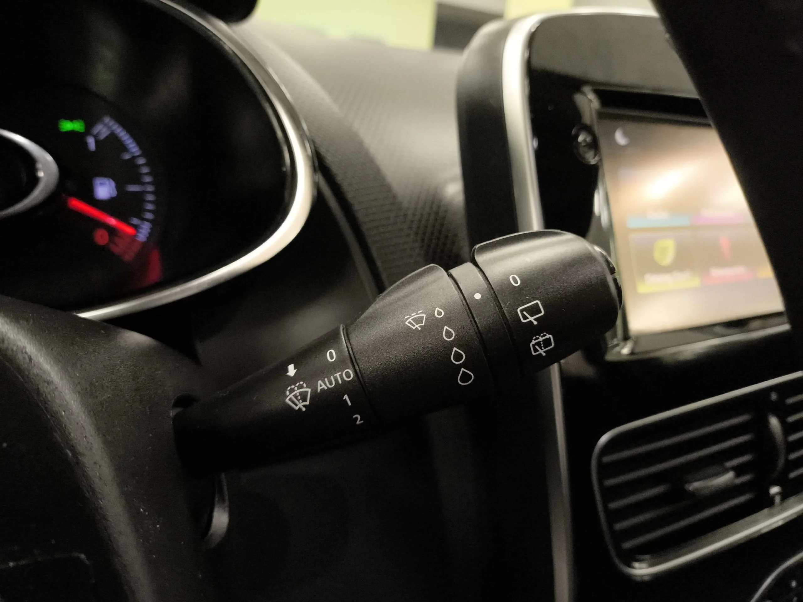 Renault Clio Zen dCi 66 kW (90 CV) EDC - Foto 17