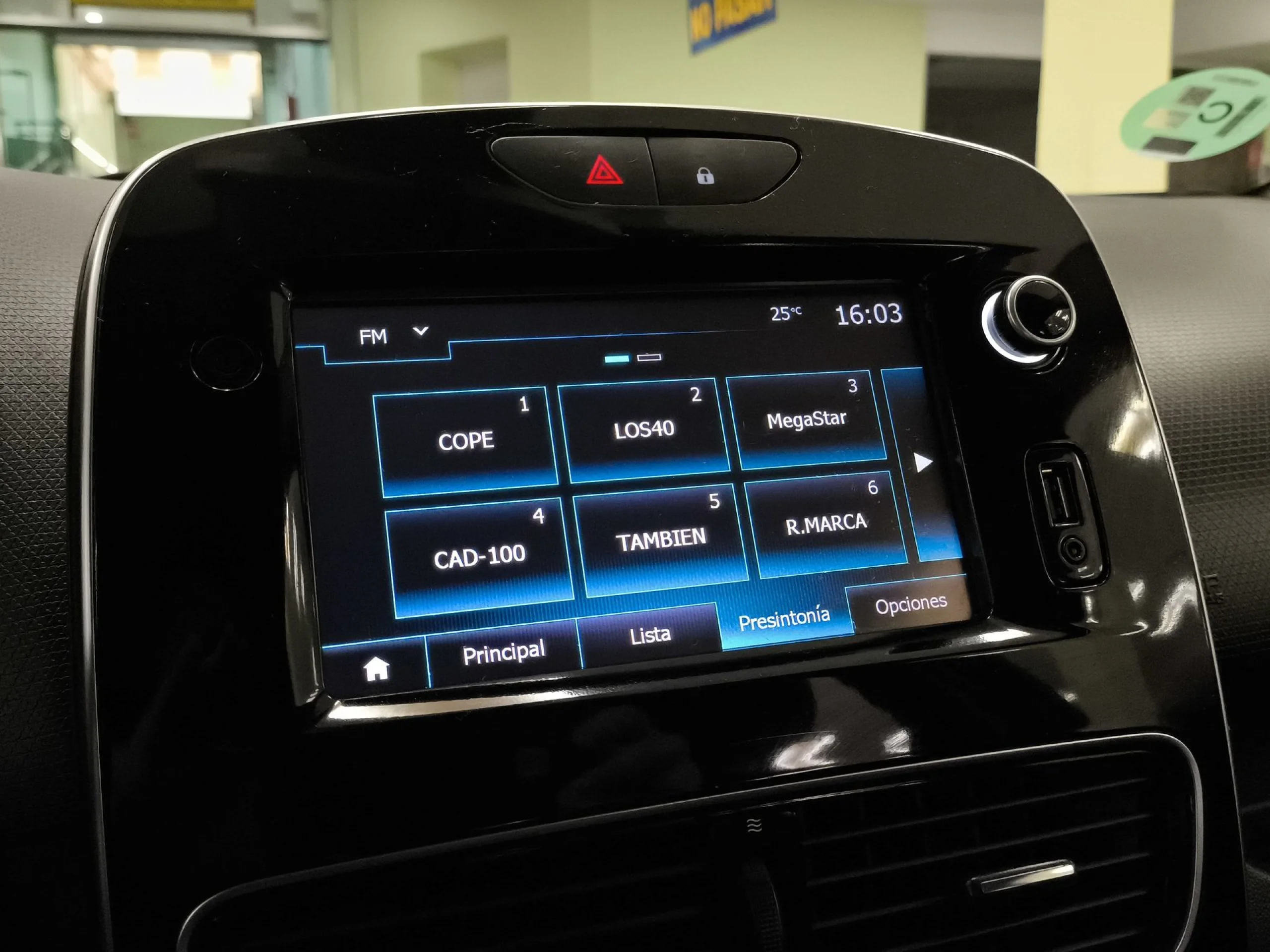 Renault Clio Zen dCi 66 kW (90 CV) EDC - Foto 19