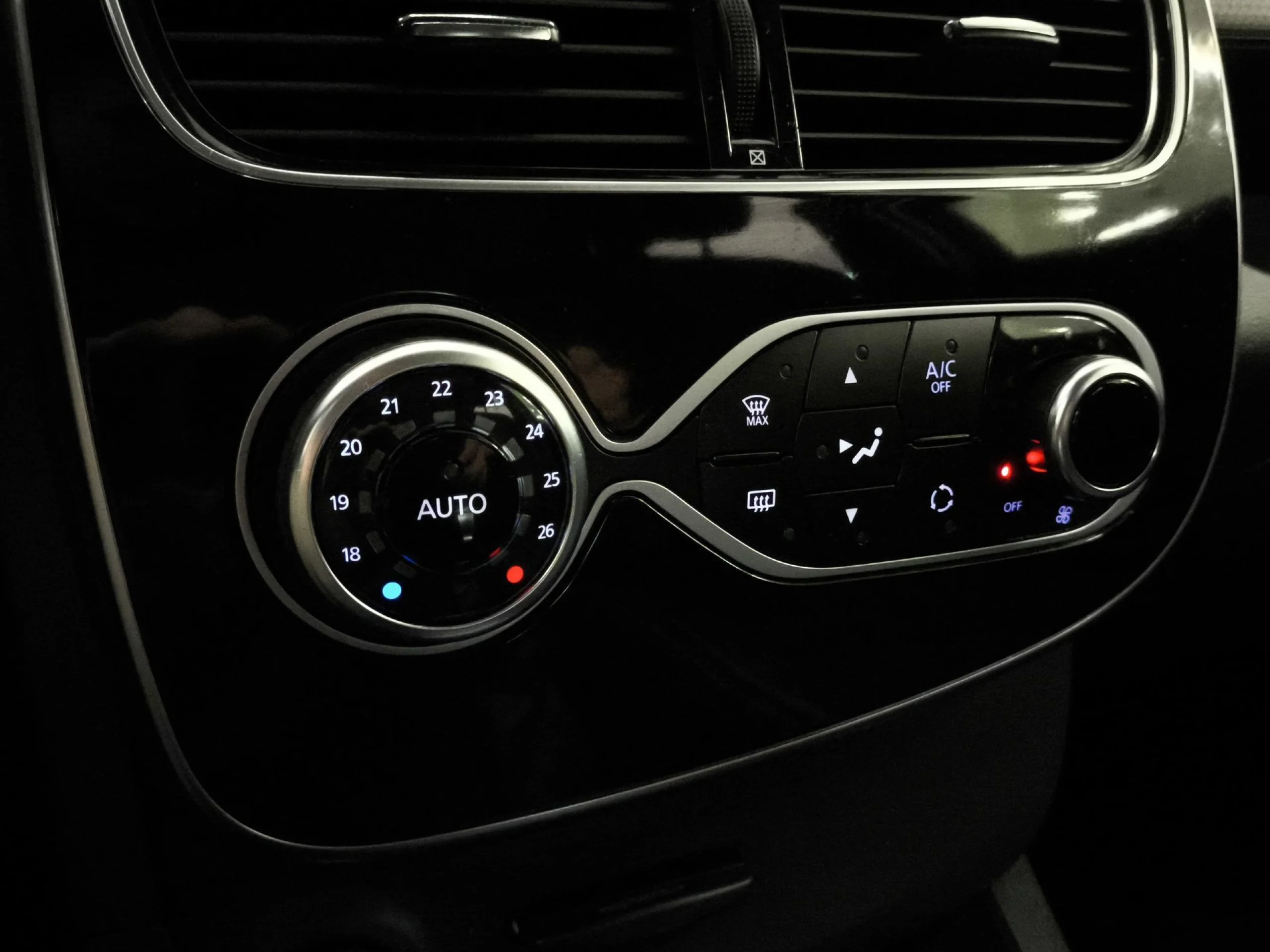 Renault Clio Zen dCi 66 kW (90 CV) EDC - Foto 21