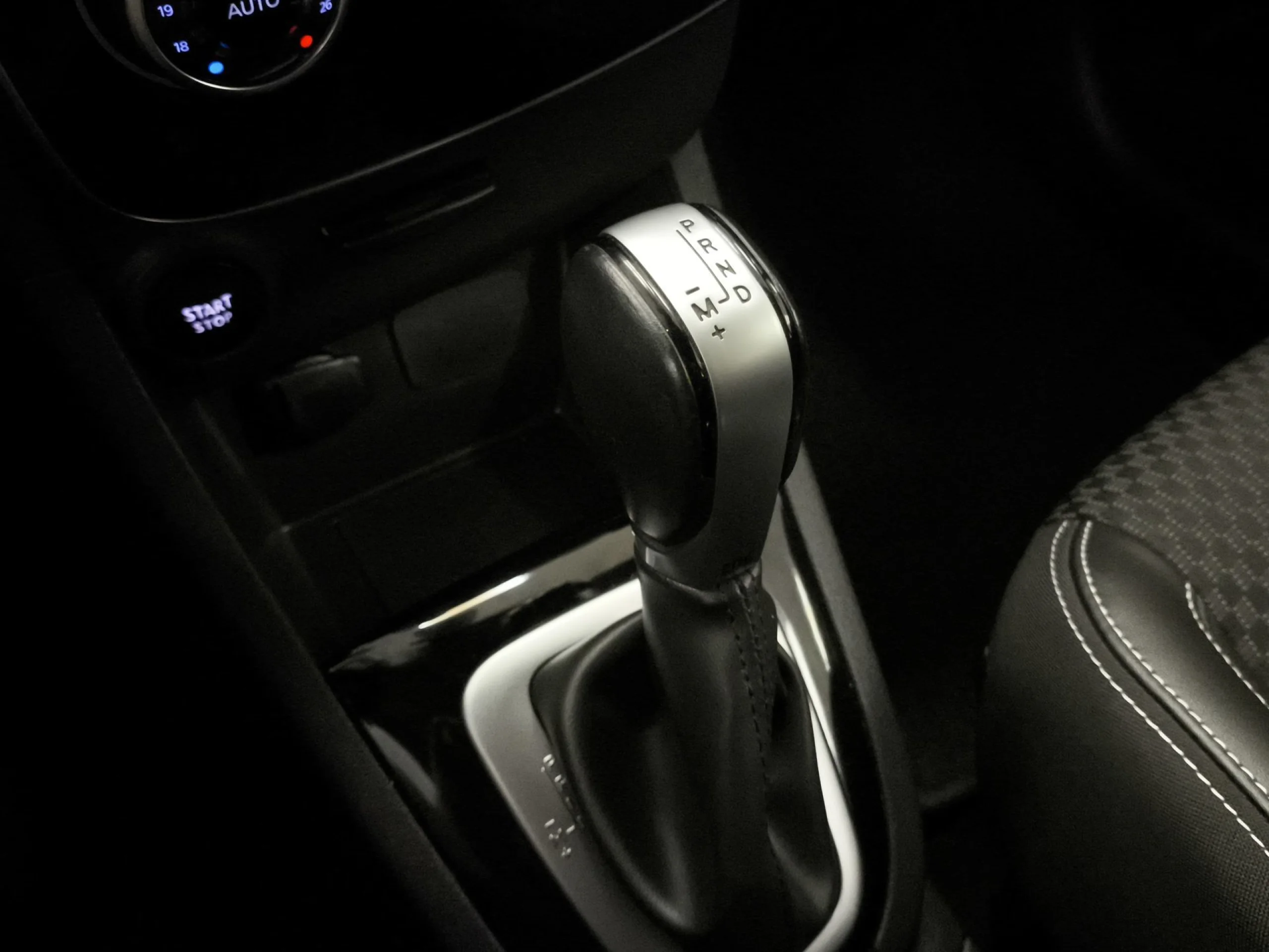 Renault Clio Zen dCi 66 kW (90 CV) EDC - Foto 22