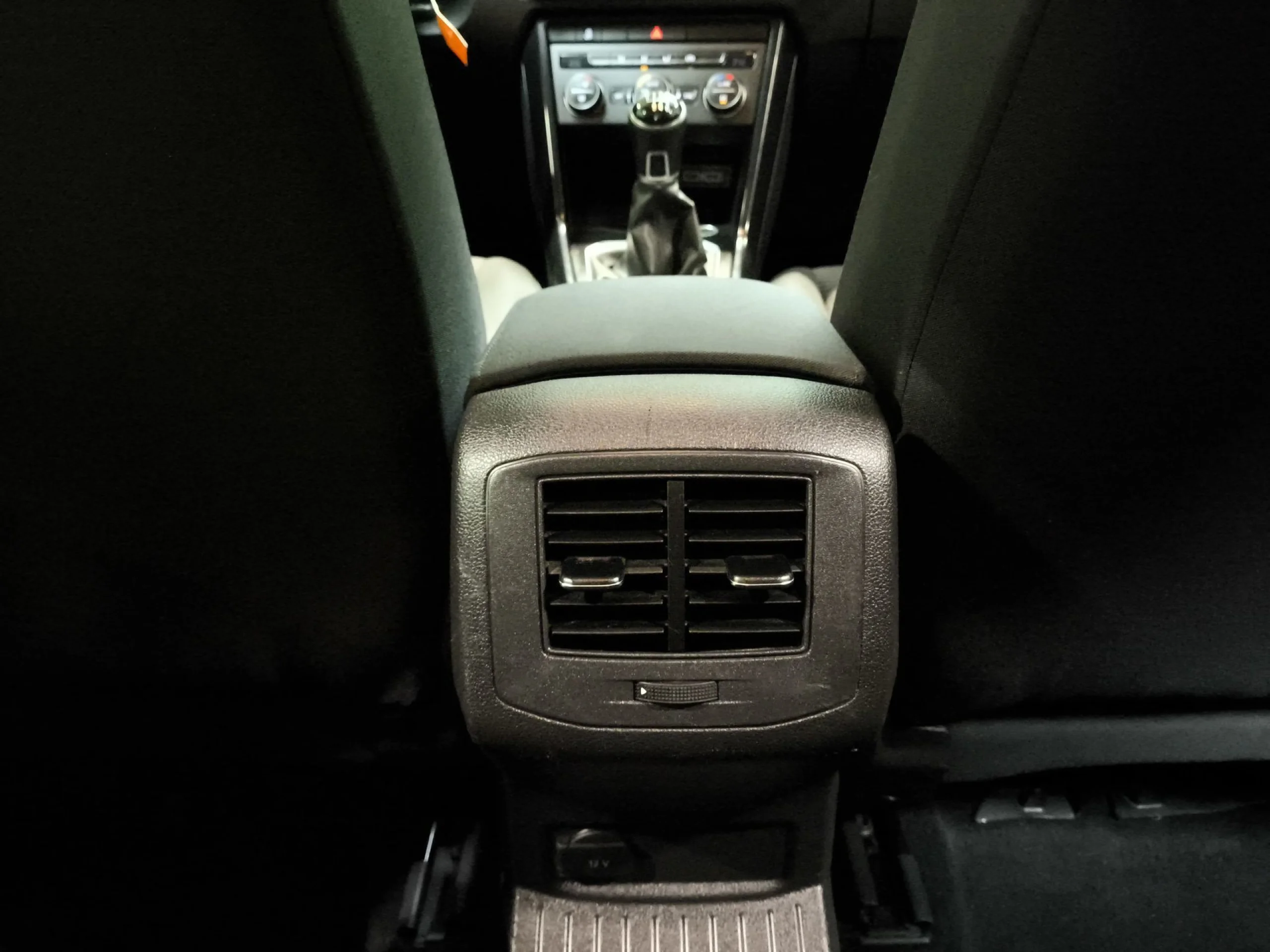Volkswagen T-Roc Edition 1.6 TDI 85 kW (115 CV) - Foto 26