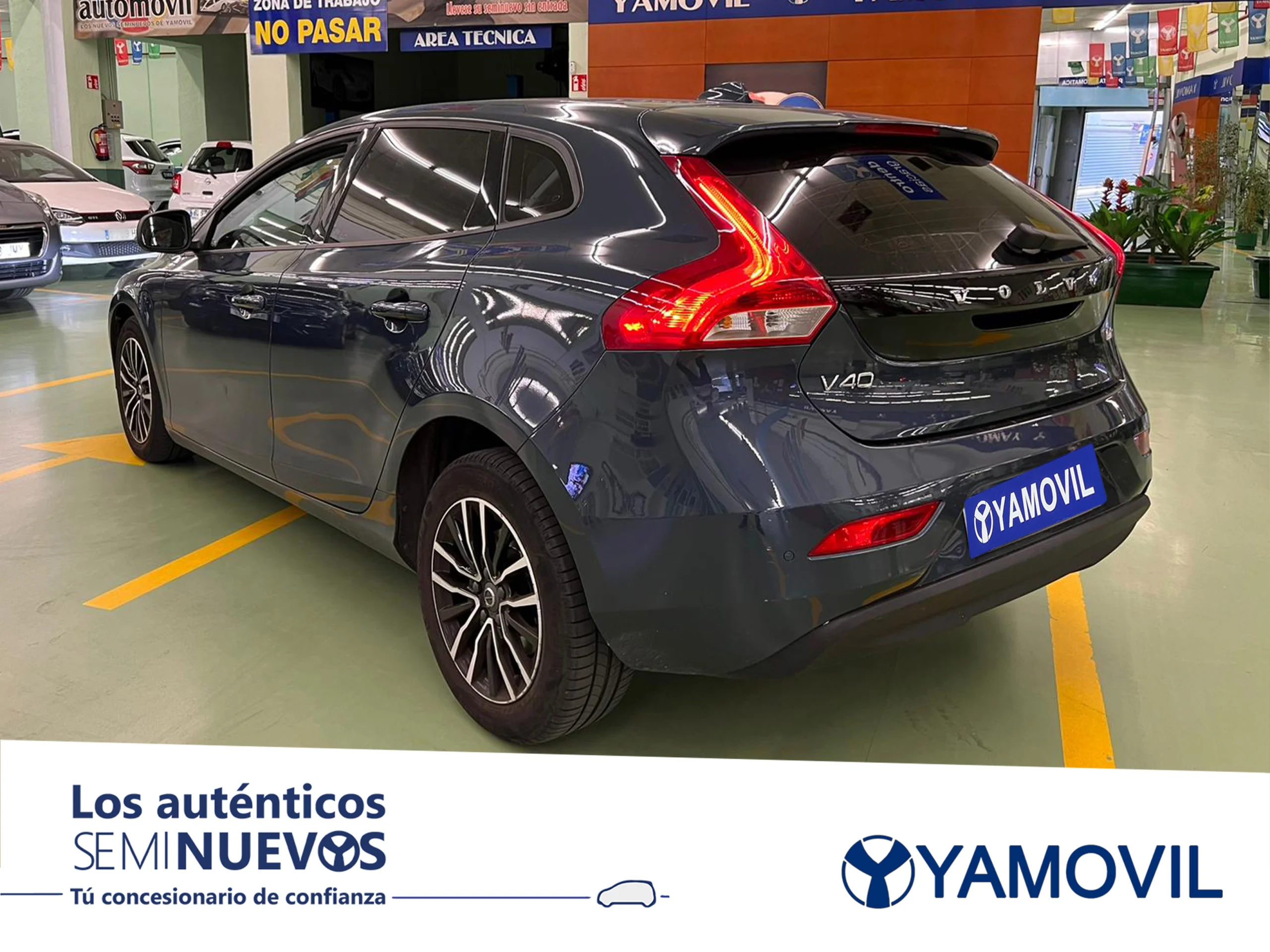 Volvo V40 D2 R-Design Momentum 88 kW (120 CV) - Foto 2