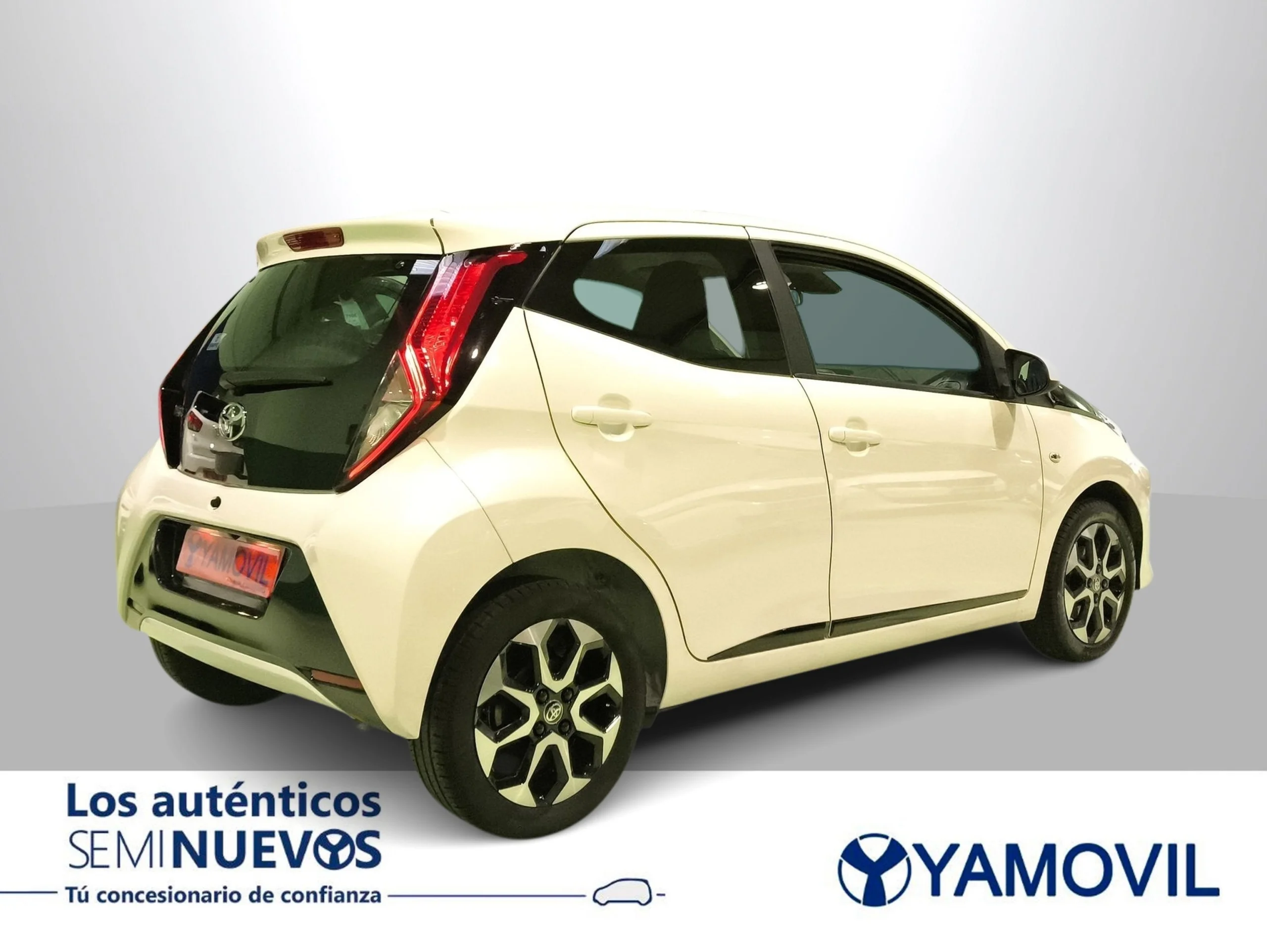 Toyota Aygo 1.0 70 x-play 53 kW (72 CV) - Foto 6