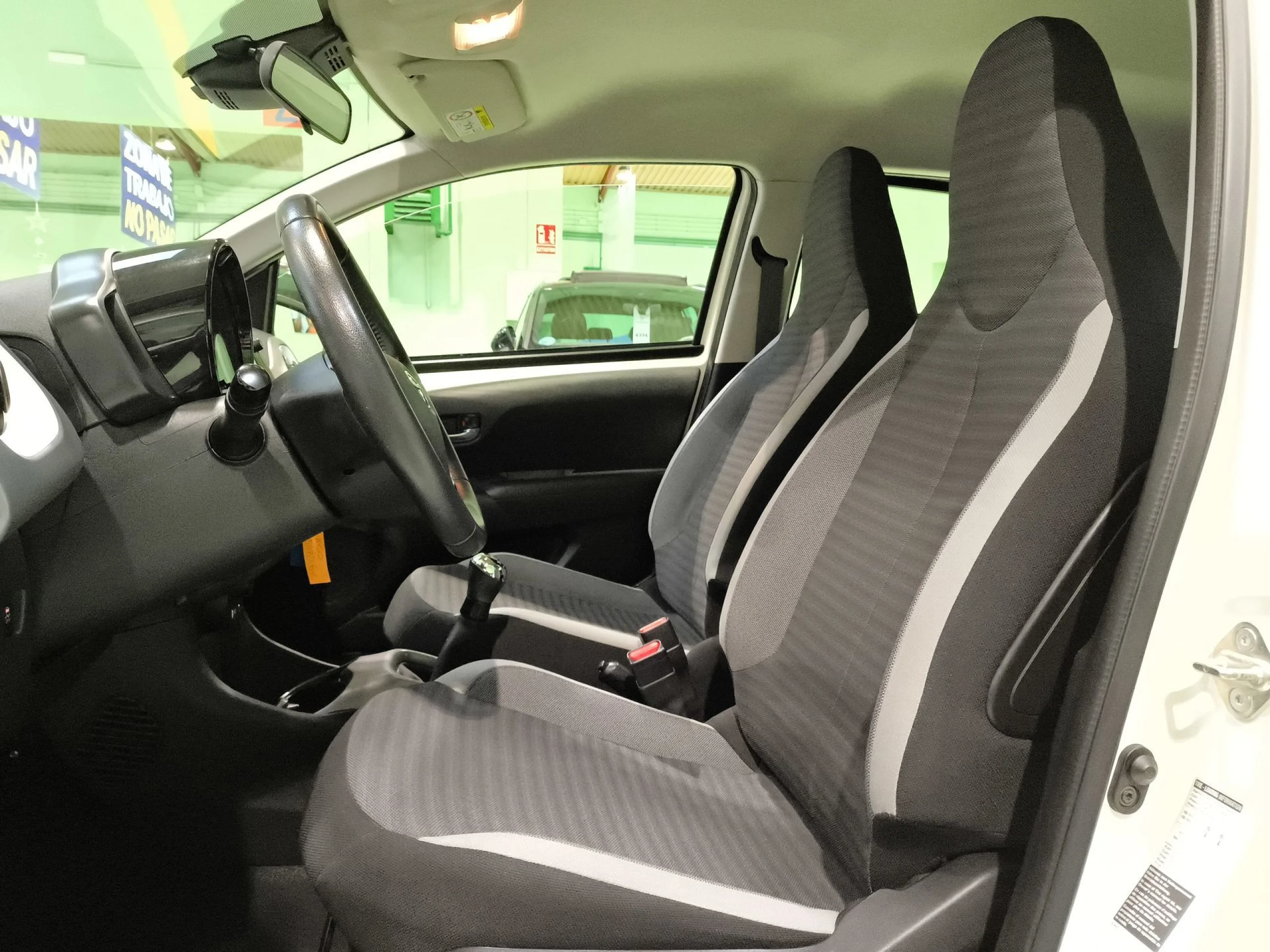 Toyota Aygo 1.0 70 x-play 53 kW (72 CV) - Foto 8