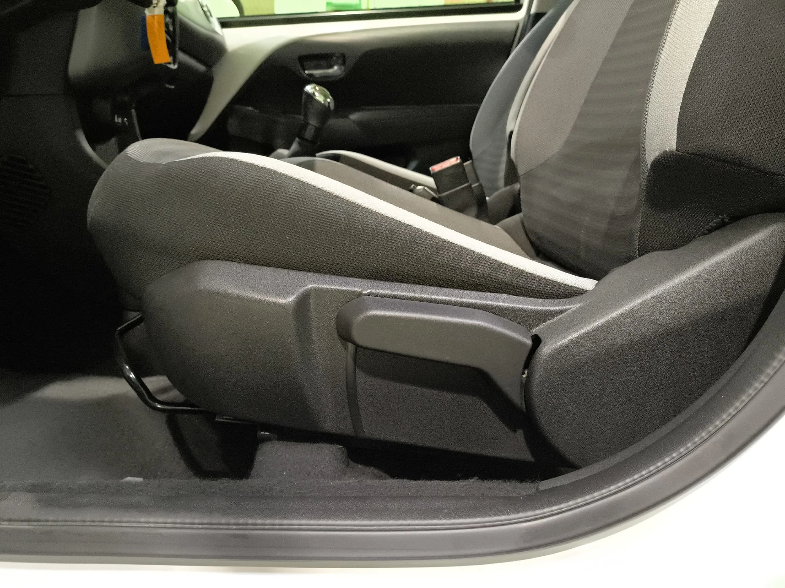 Toyota Aygo 1.0 70 x-play 53 kW (72 CV) - Foto 9