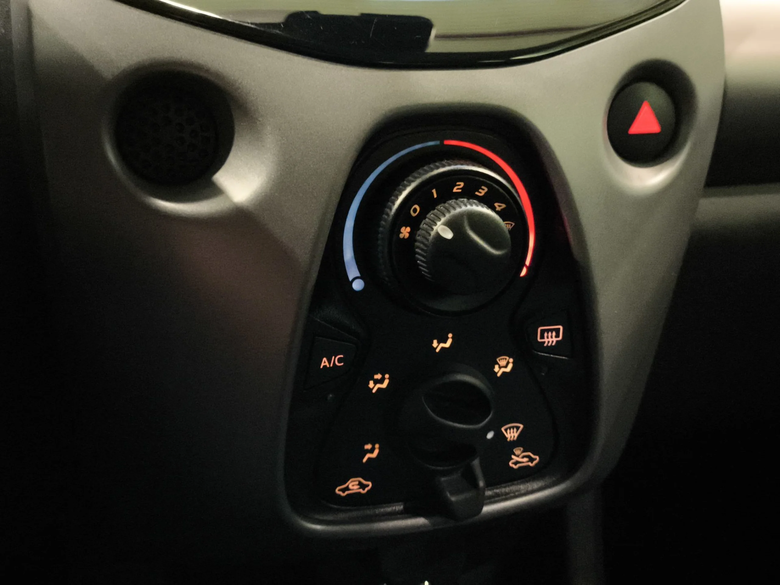 Toyota Aygo 1.0 70 x-play 53 kW (72 CV) - Foto 15