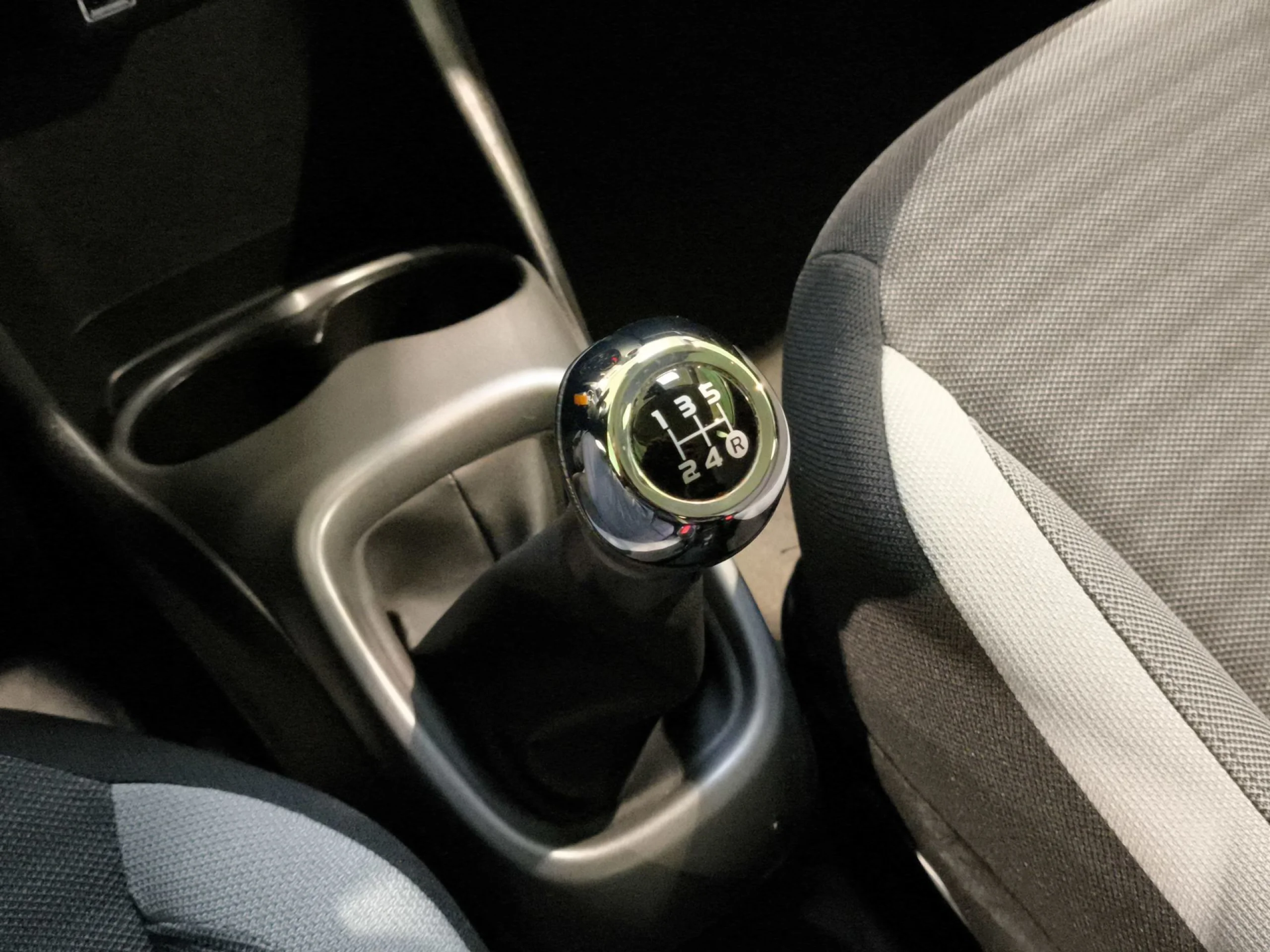 Toyota Aygo 1.0 70 x-play 53 kW (72 CV) - Foto 16