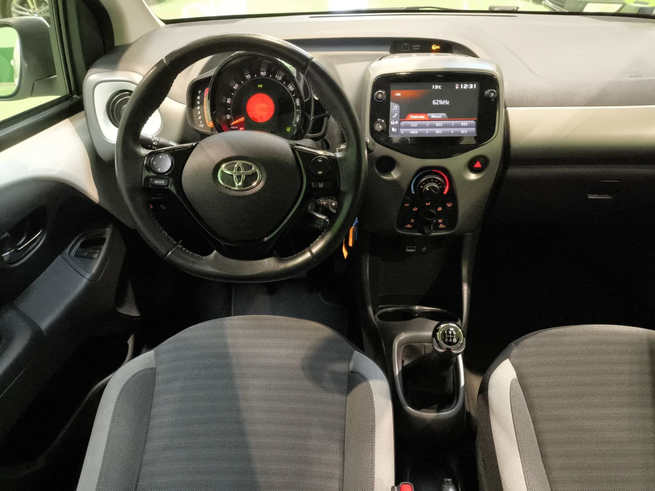 Toyota Aygo 1.0 70 x-play 53 kW (72 CV) - Foto 17