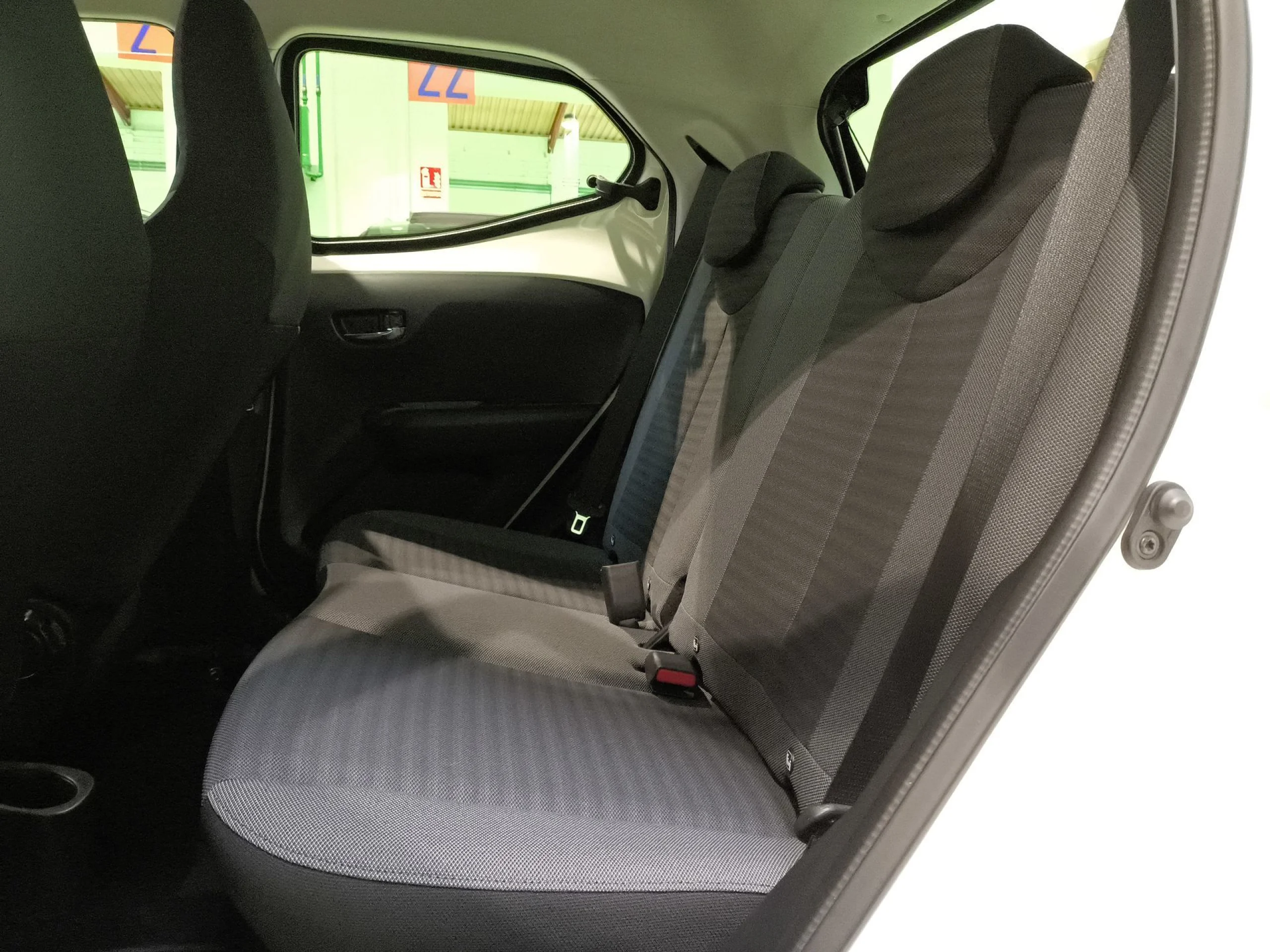 Toyota Aygo 1.0 70 x-play 53 kW (72 CV) - Foto 18