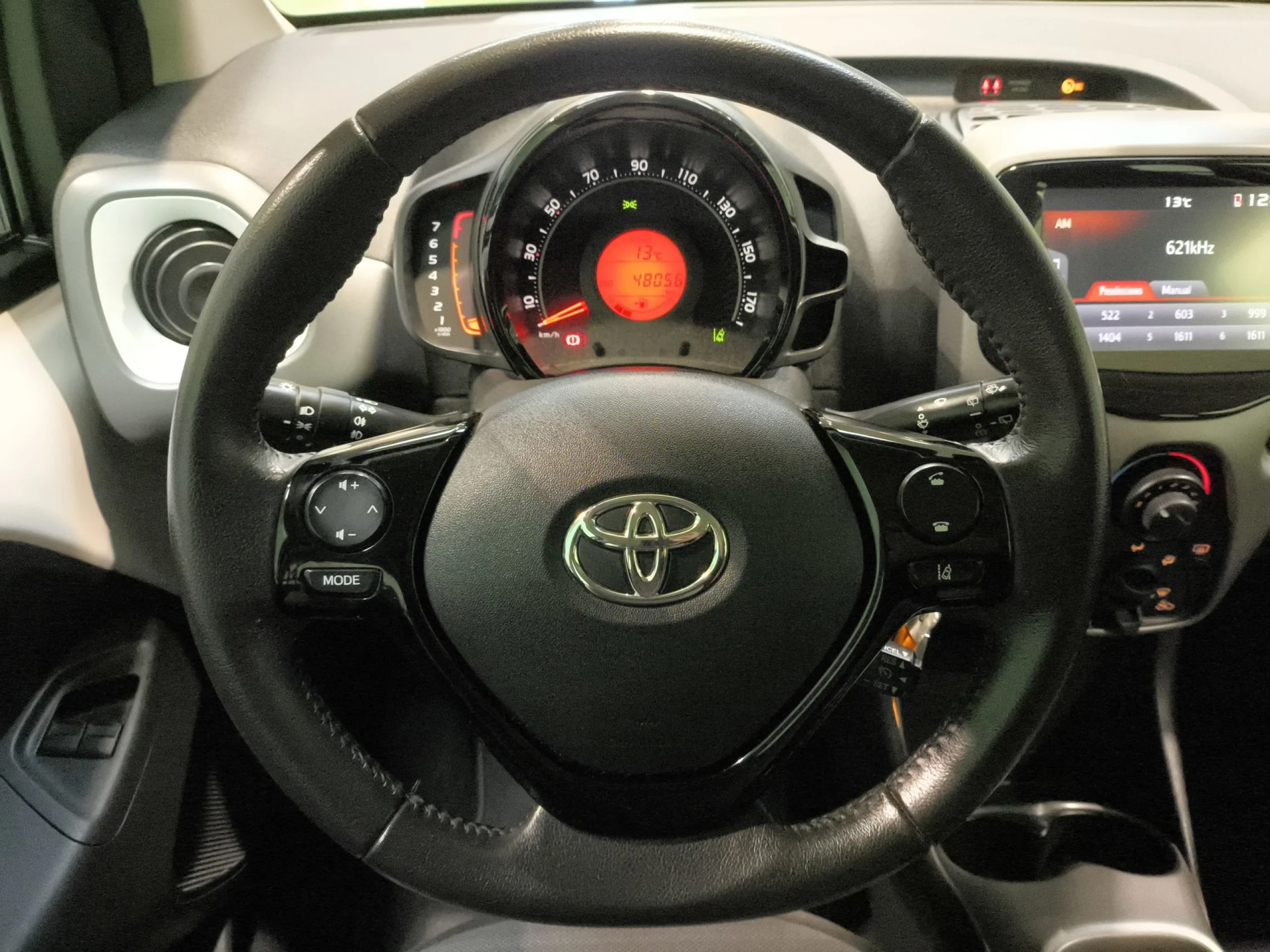 Toyota Aygo 1.0 70 x-play 53 kW (72 CV) - Foto 11